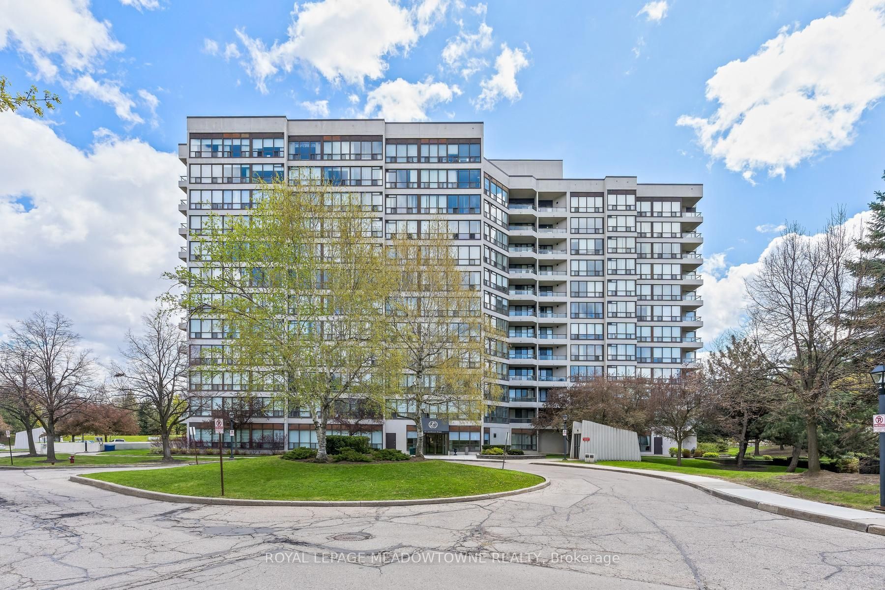 10 Laurelcrest Street 104, Brampton, ON L6S 5Y3