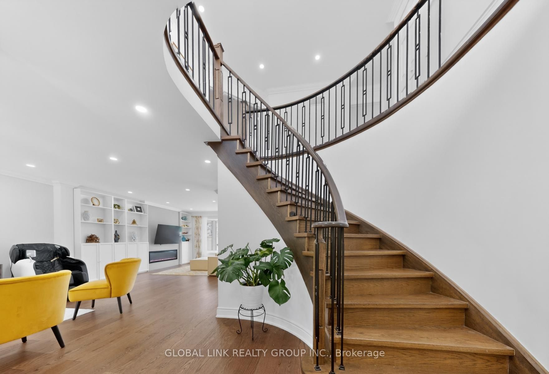 Upper 2141 Galena Crescent, Oakville, ON L6H 4B1 photo 3