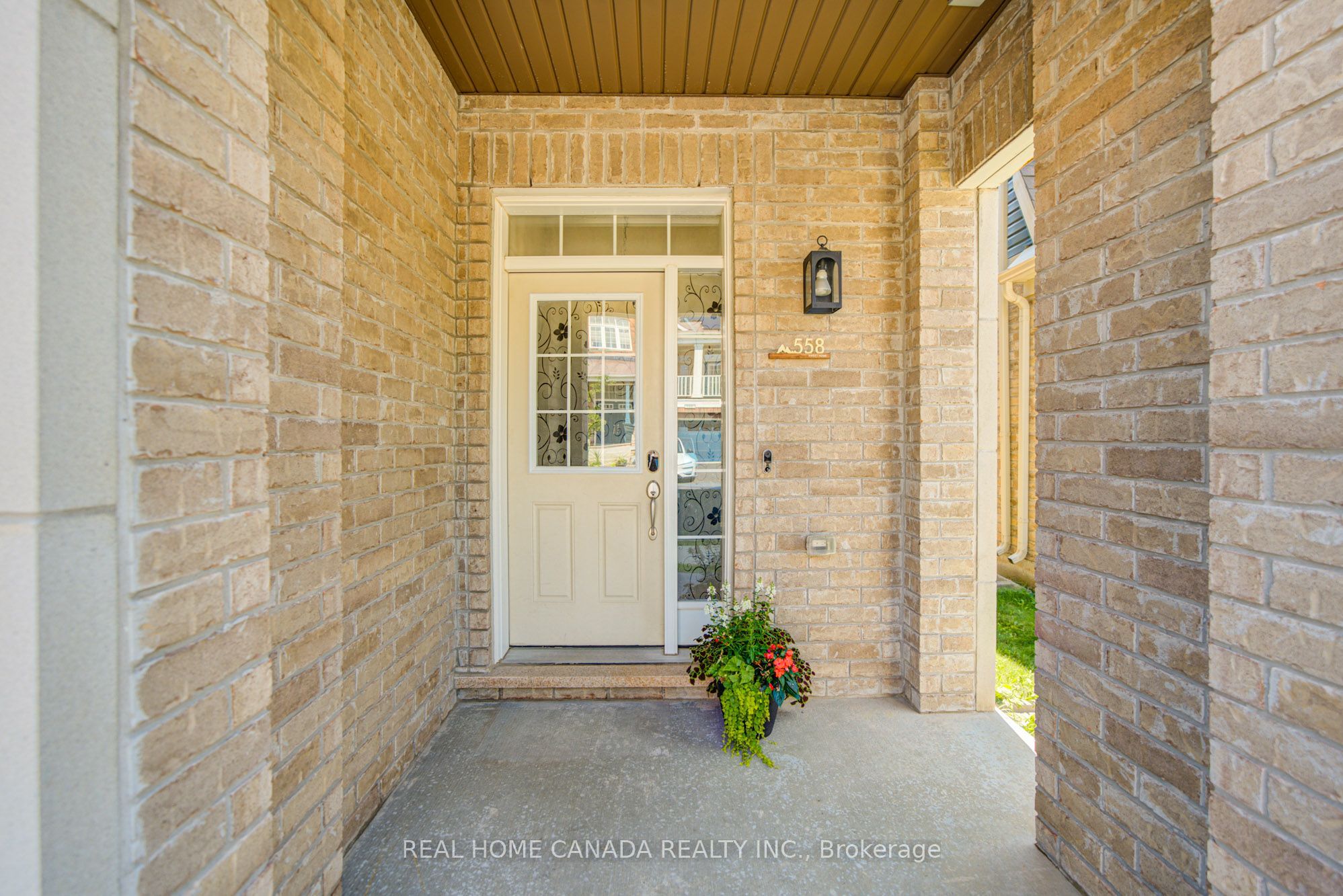 558 Bartleman Terrace, Milton, ON L9T 6Z4 photo 2