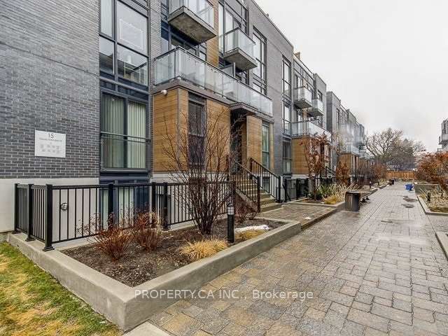 15 Sousa Mendes Street 702, Toronto, ON M6P 0A9 photo 2