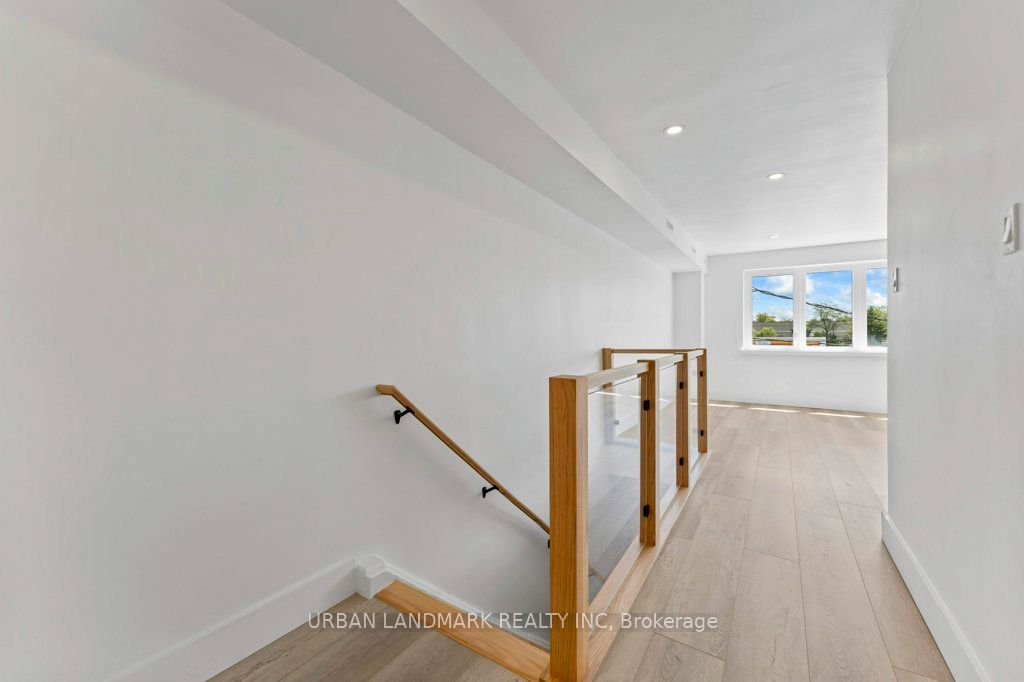 2300 Keele Street A, Toronto, ON M6M 3Z8 photo 2
