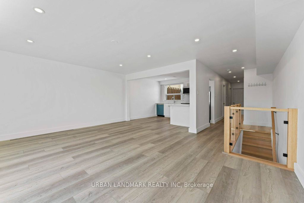 2300 Keele Street A, Toronto, ON M6M 3Z8 photo 4