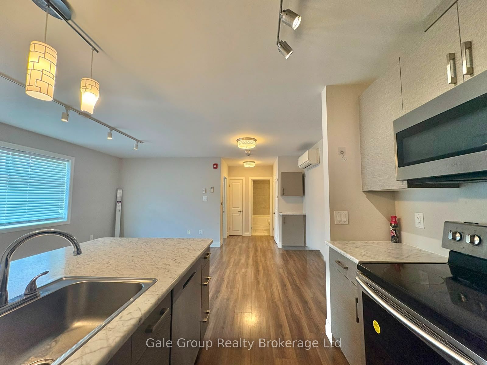 5 Paisley Boulevard E 201, Mississauga, ON L6A 1P3 photo 3