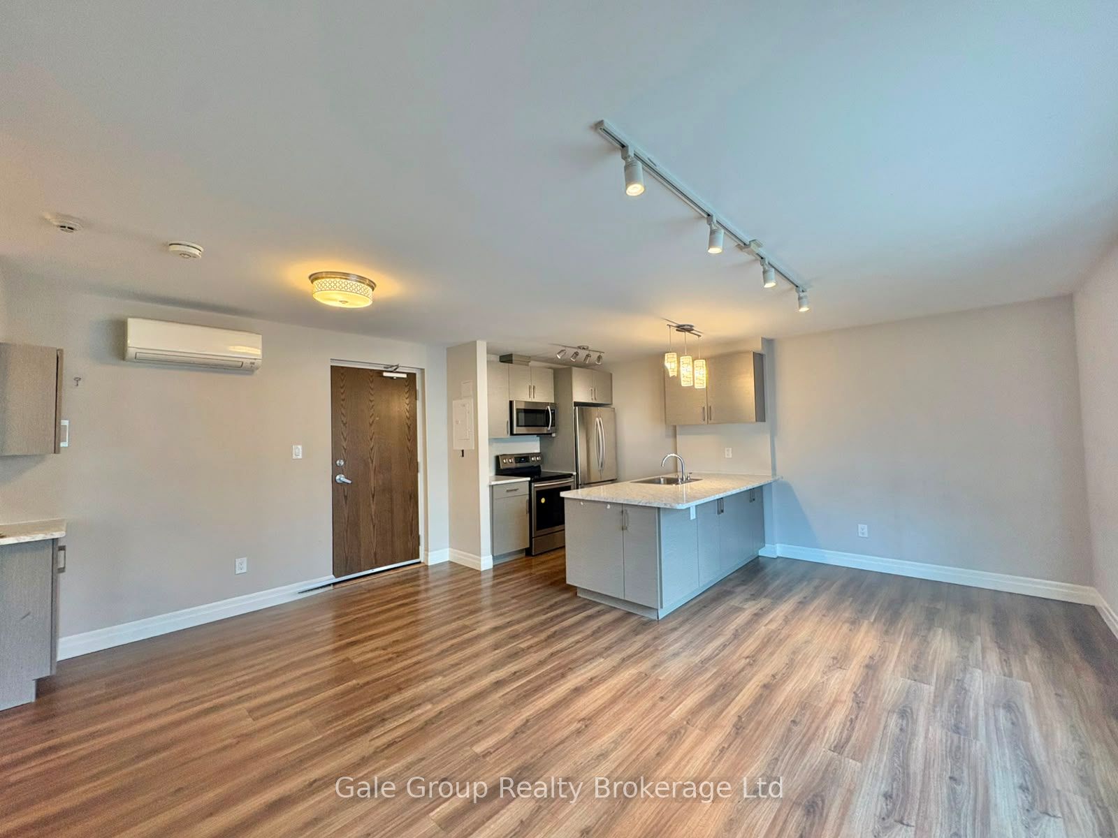 5 Paisley Boulevard E 201, Mississauga, ON L6A 1P3 photo 5