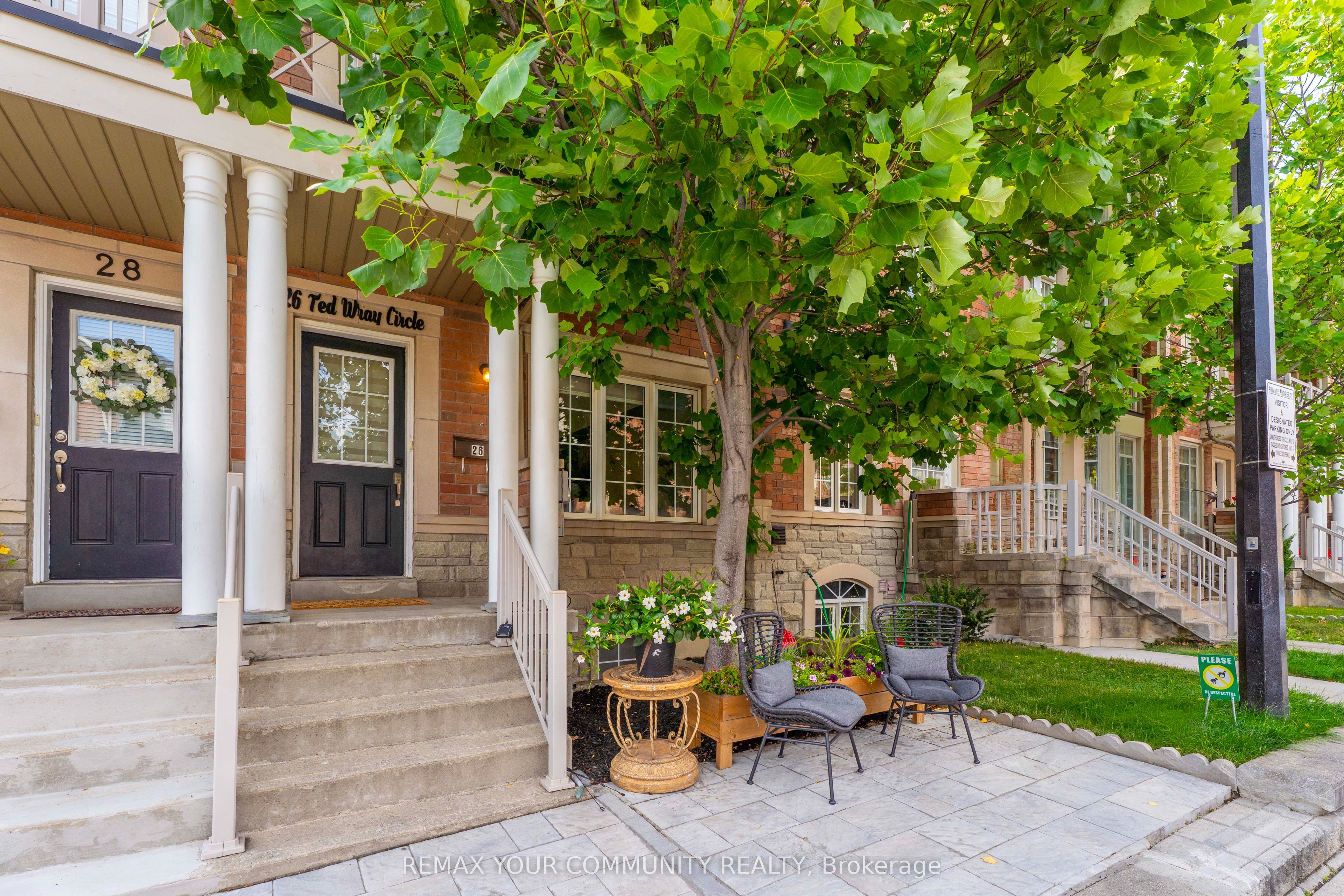 26 Ted Wray Circle, Toronto, ON M3L 0G5 photo 2