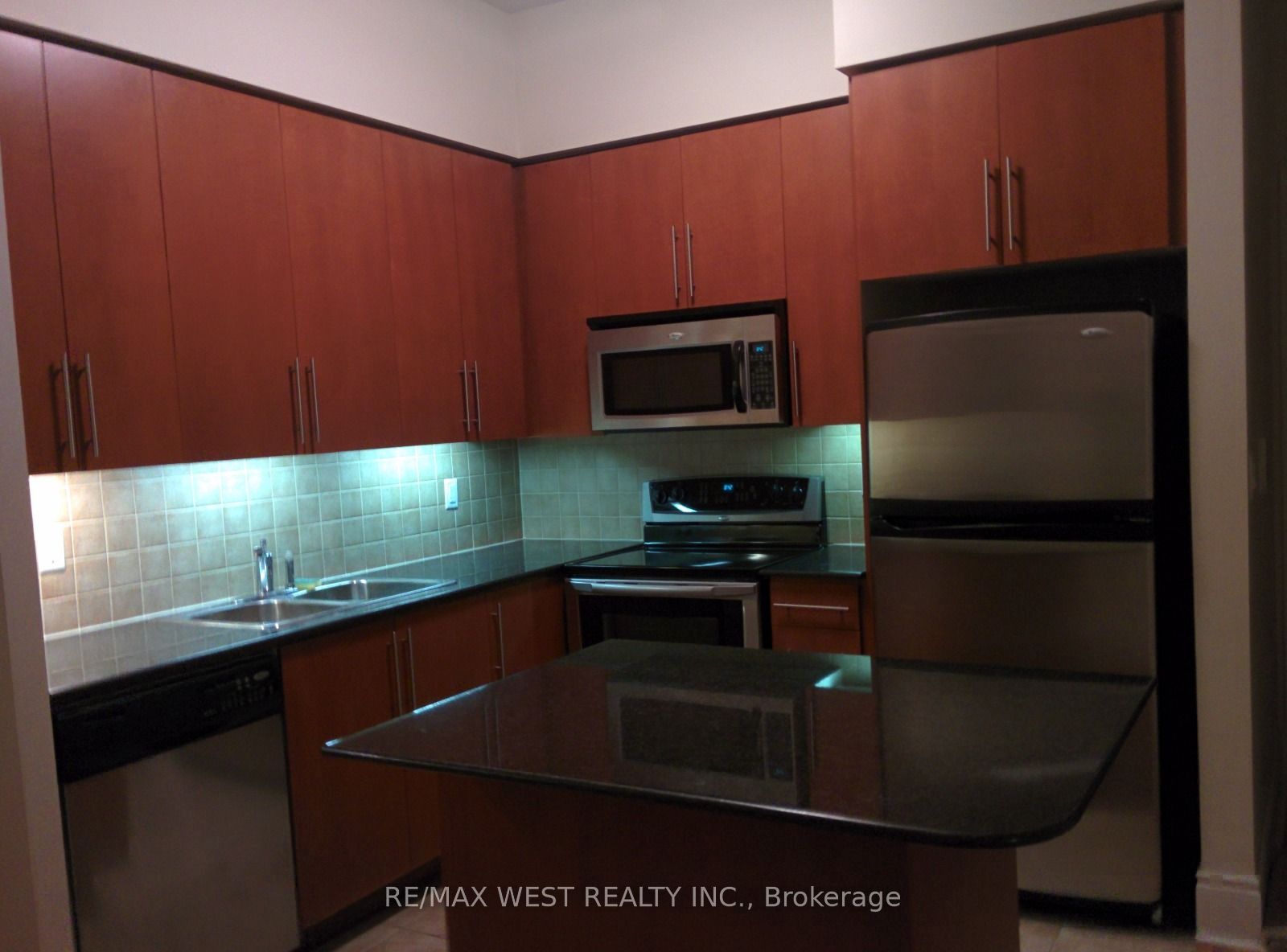 310 Burnhamthorpe Road W 2009, Mississauga, ON L5B 4P9 photo 3