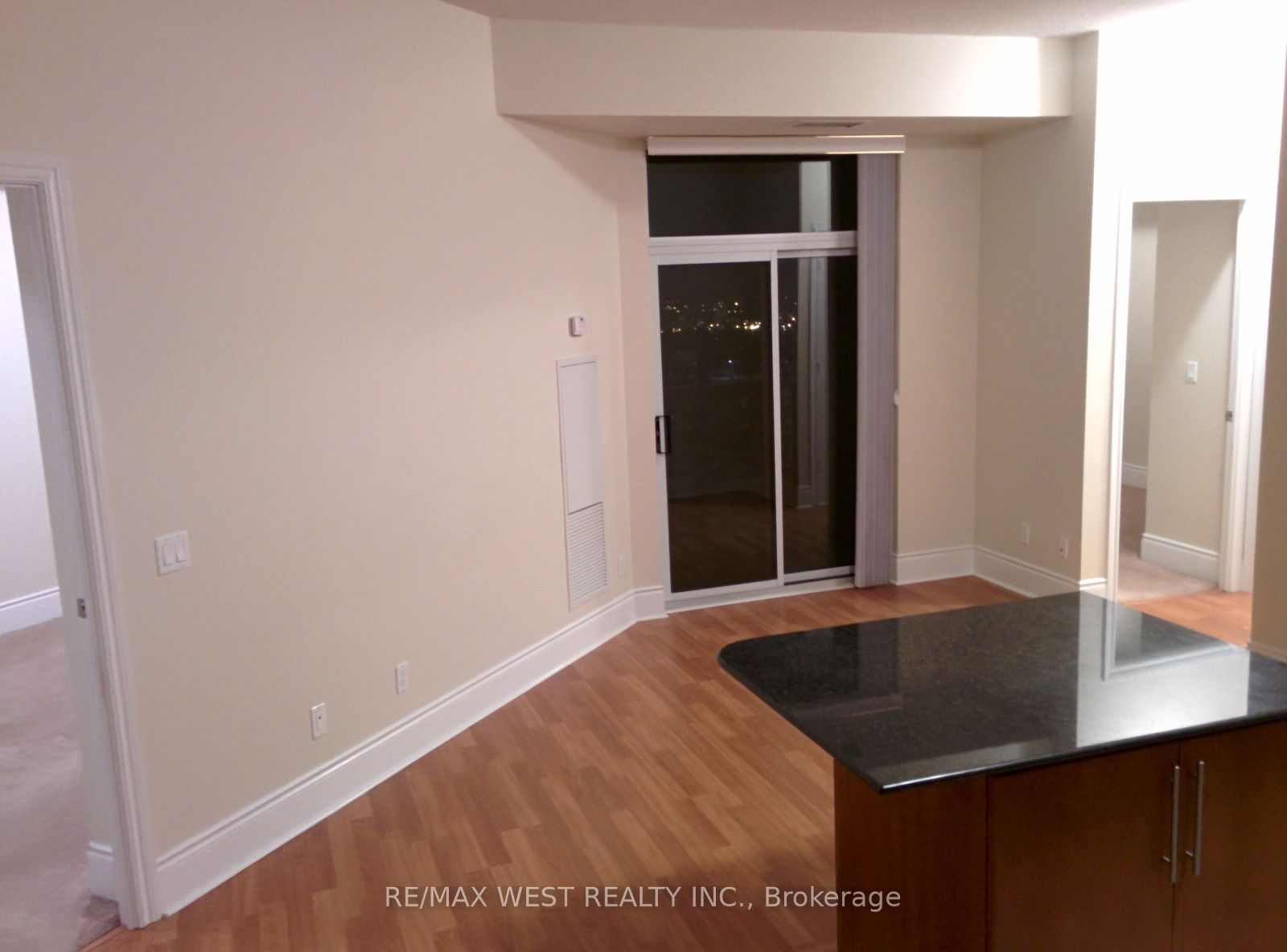 310 Burnhamthorpe Road W 2009, Mississauga, ON L5B 4P9 photo 4