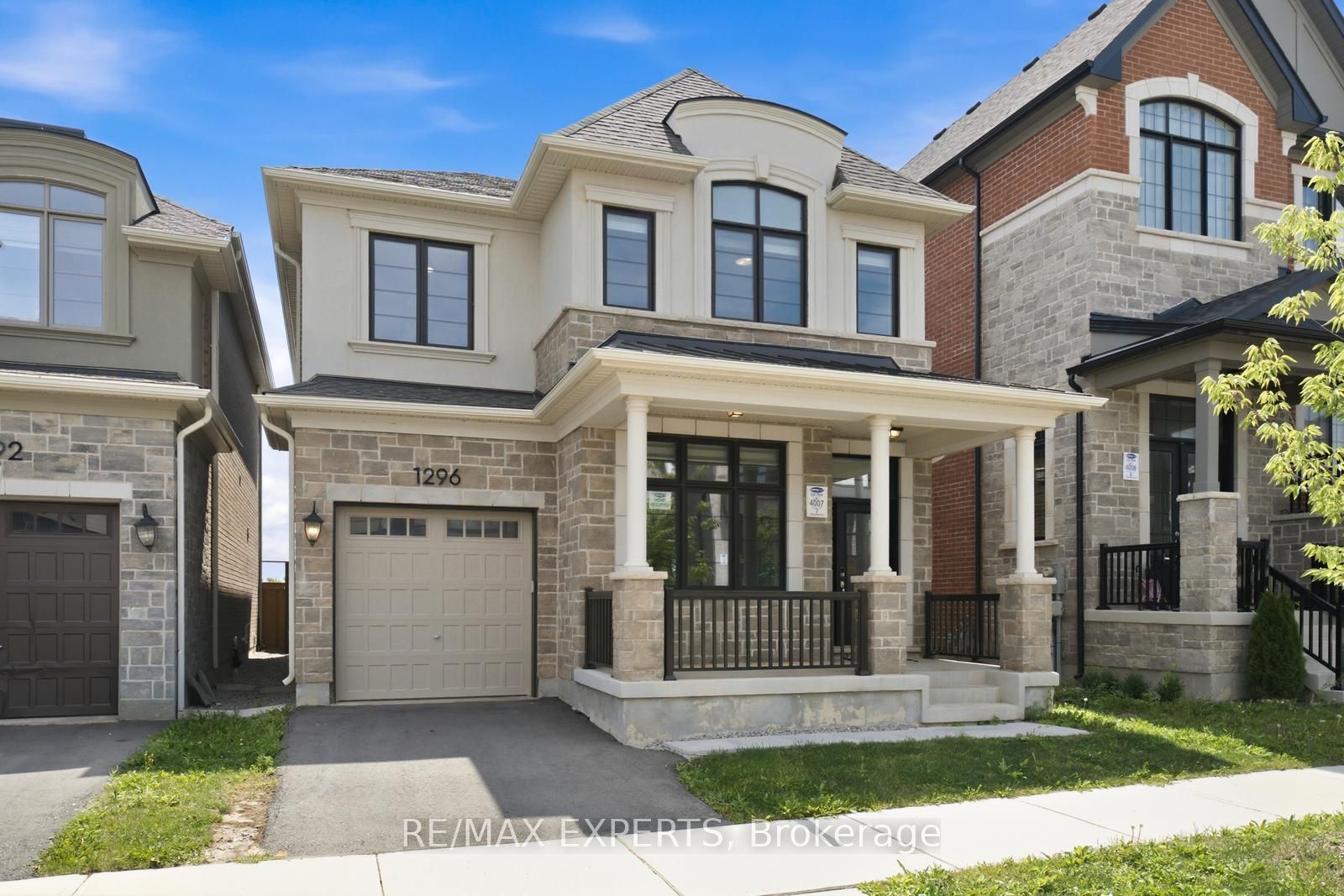 1296 Aymond Crescent W, Oakville, ON L6H 7W8