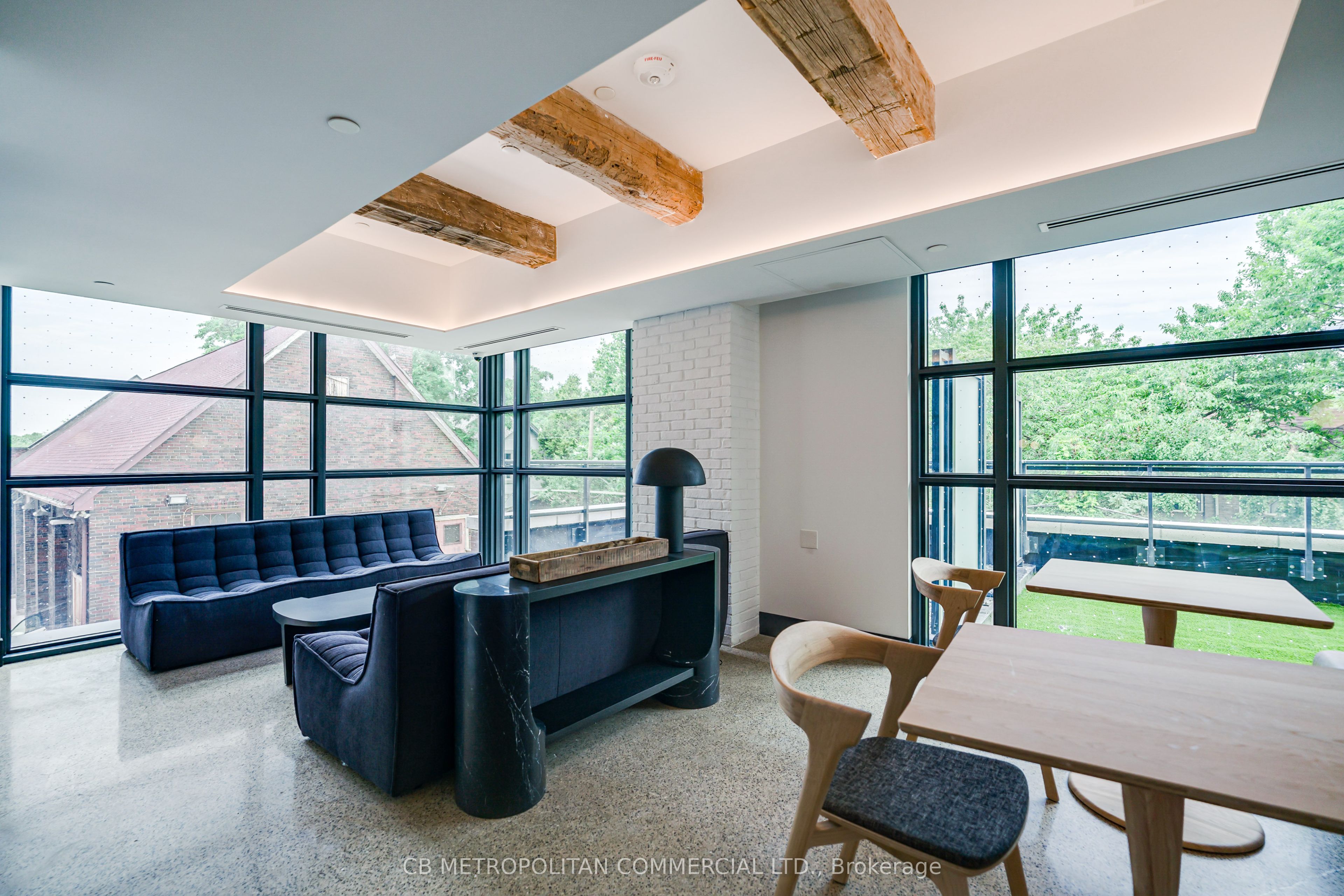 2946 Dundas Street West Street W 413, Toronto, ON M6P 1Y8 photo 4