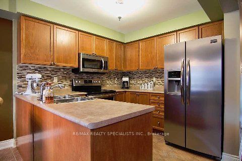 47 Hollingsworth Circle, Brampton, ON L7A 0J4 photo 2