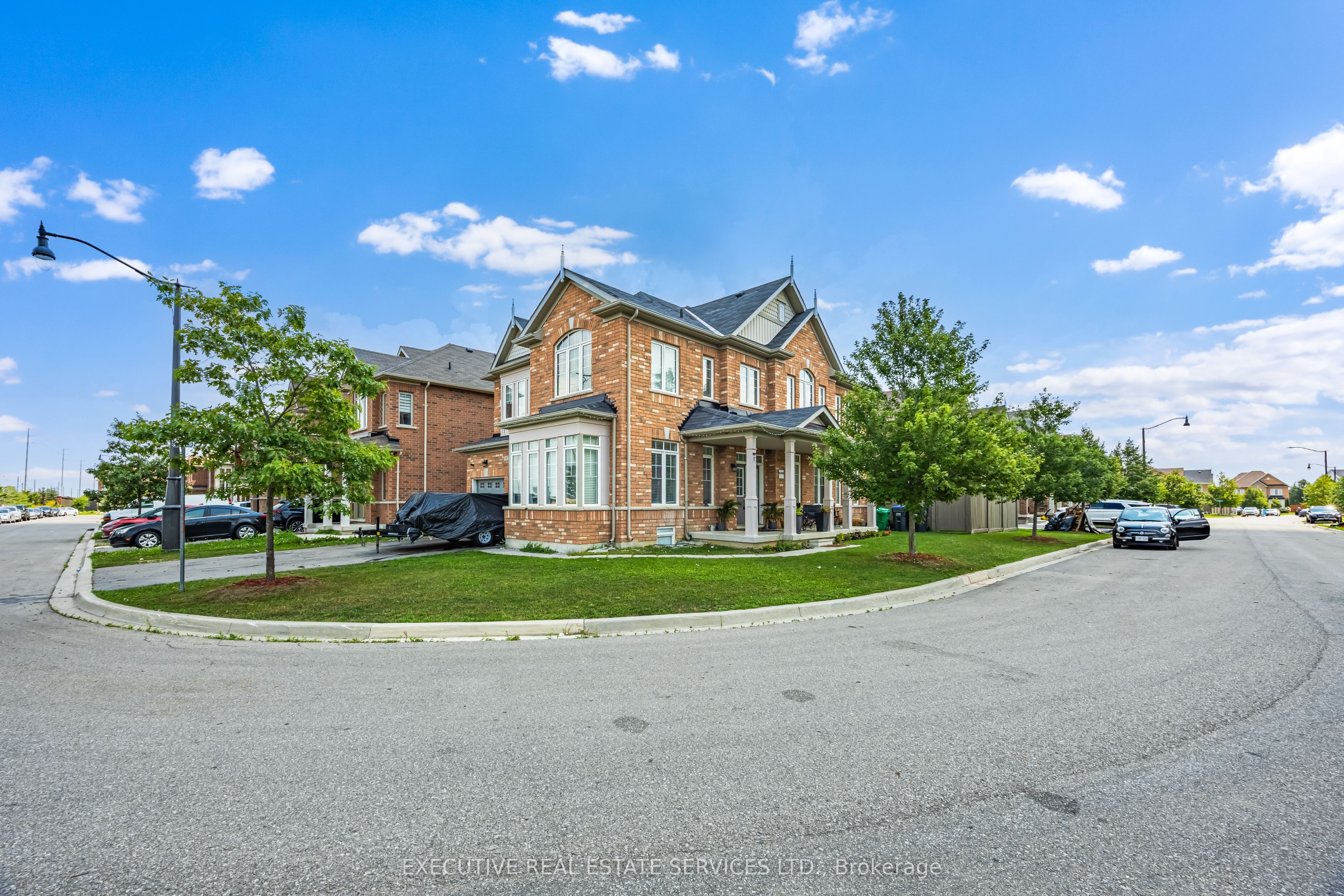 61 Truro Circle N, Brampton, ON L7A 4E6 photo 3