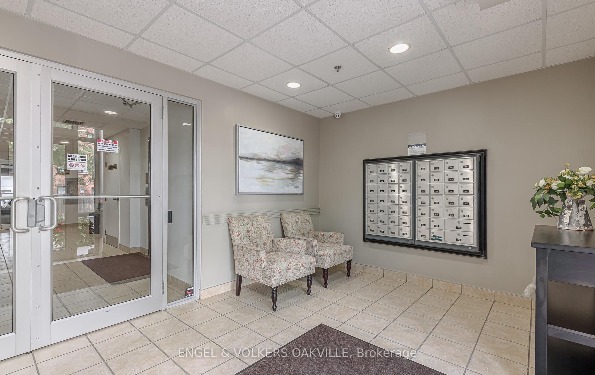 391 Plains Road E 404, Burlington, ON L7T 4M2 photo 4