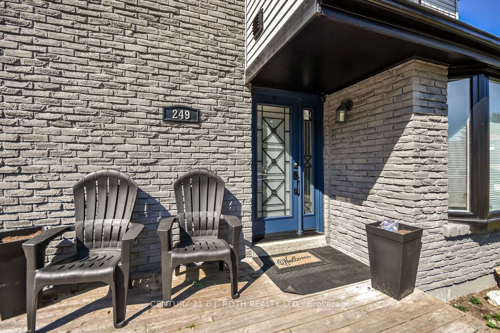 249 Leavens Court, Caledon, ON L7E 2A8 photo 3