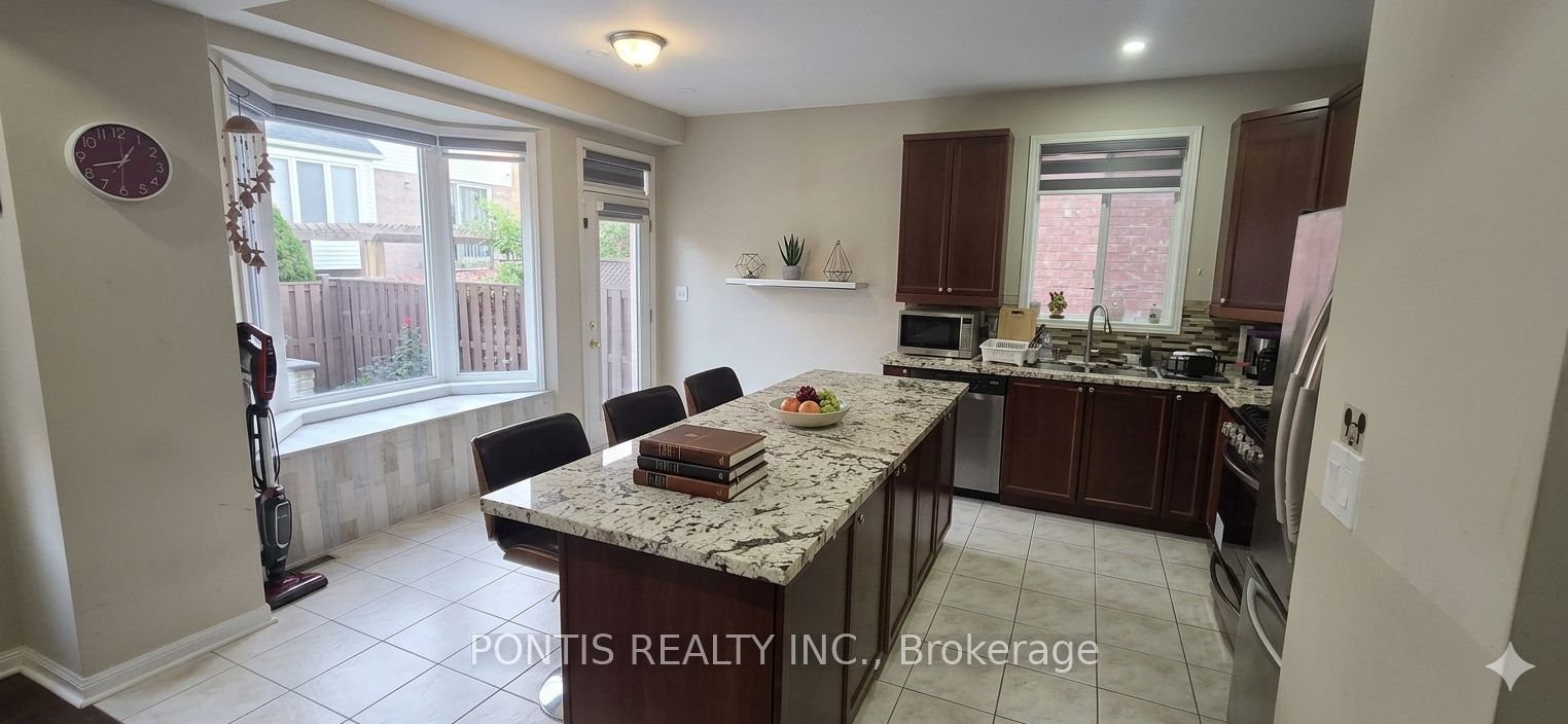 33 CLYDE Road, Brampton, ON L6X 0M6 photo 2