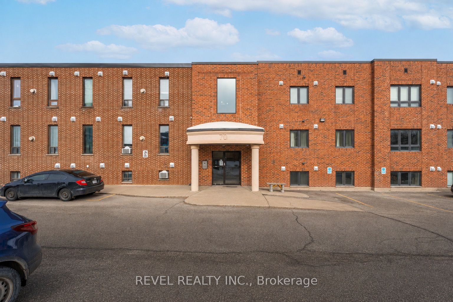 70 First Street 102, Orangeville, ON L9W 2E5