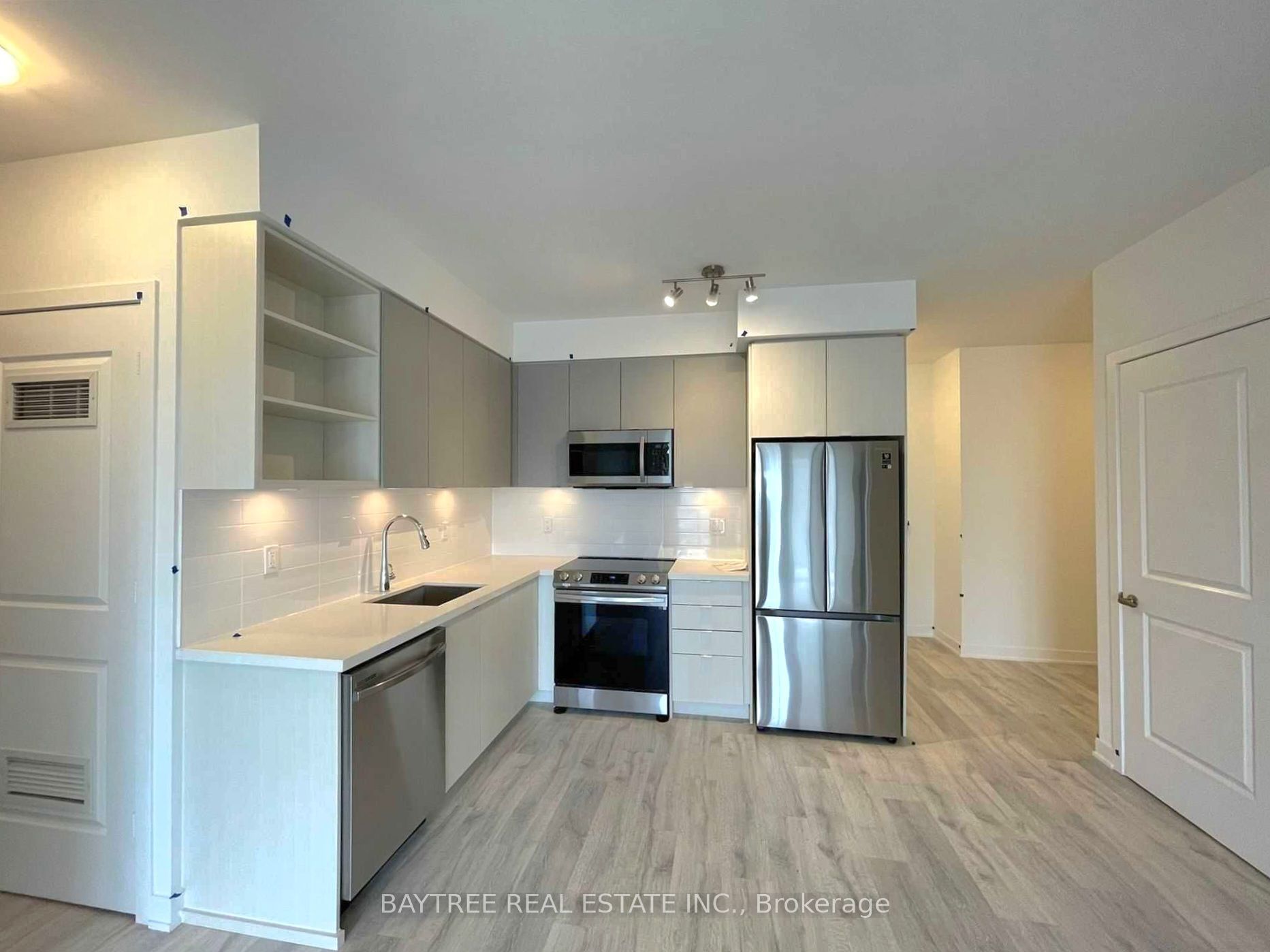 4655 Metcalfe Avenue 411, Mississauga, ON L5M 0Z7