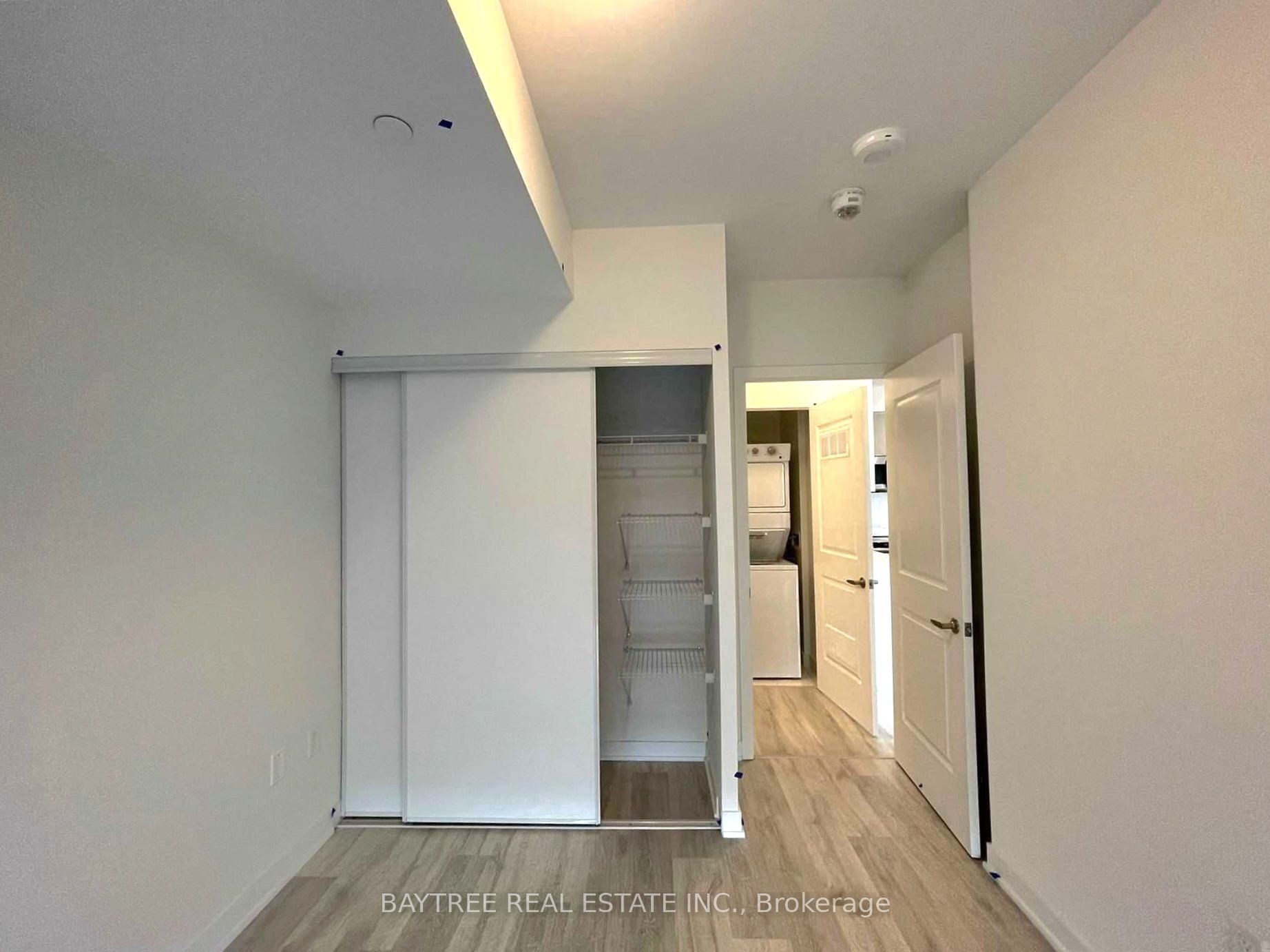 4655 Metcalfe Avenue 411, Mississauga, ON L5M 0Z7 photo 5