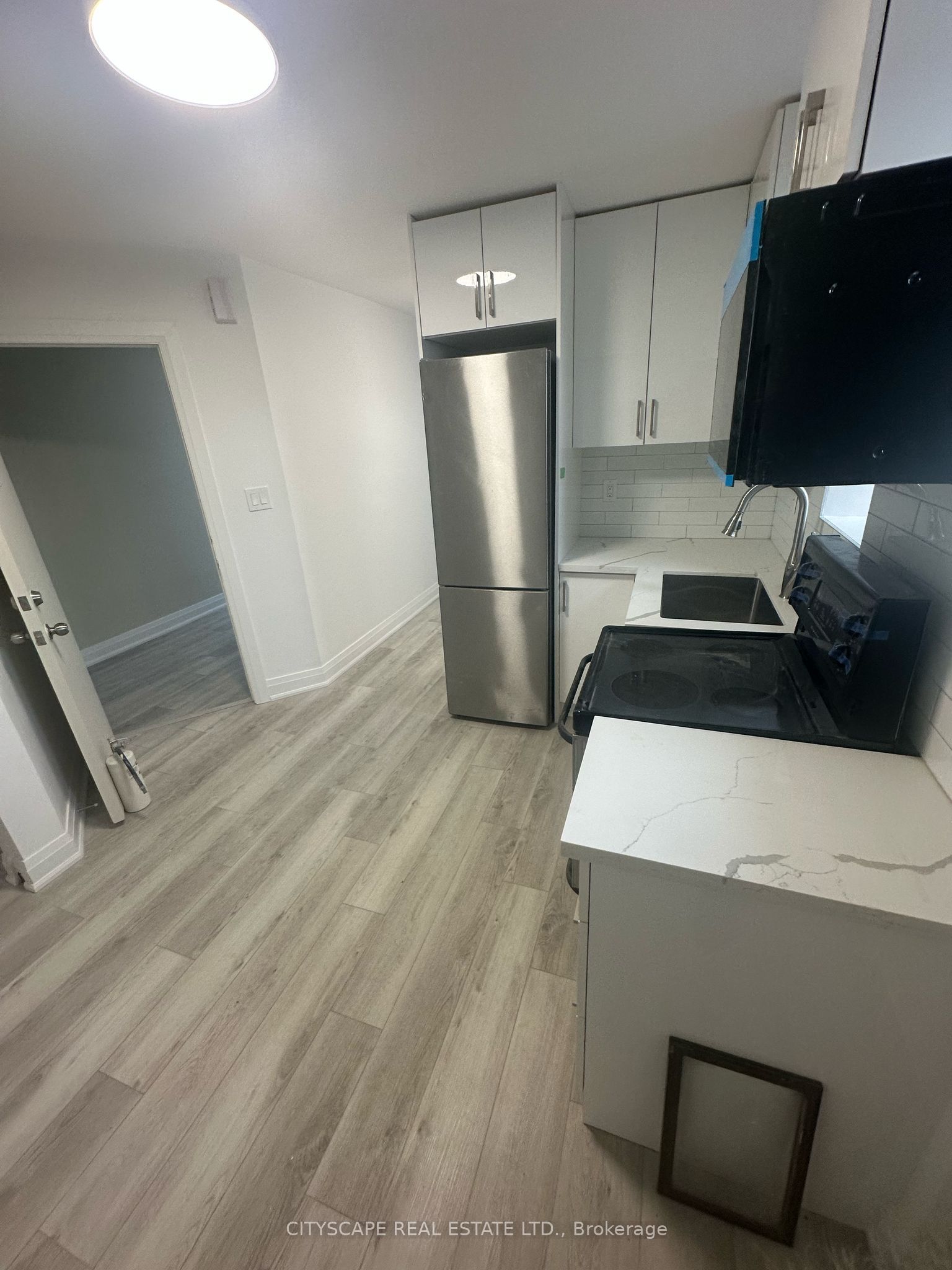 1710 St Clair Avenue W Unit 1, Toronto, ON M6N 1J1 photo 2