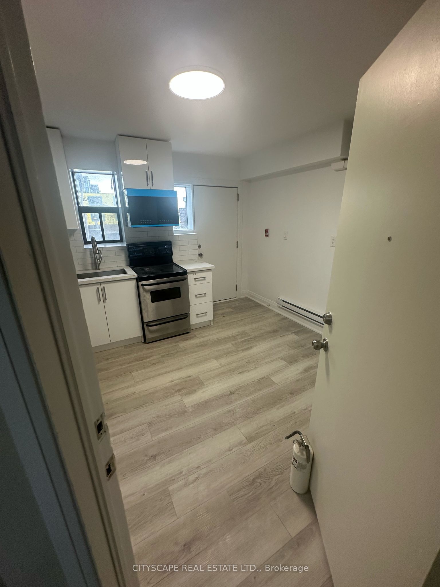 1710 St Clair Avenue W Unit 1, Toronto, ON M6N 1J1 photo 3