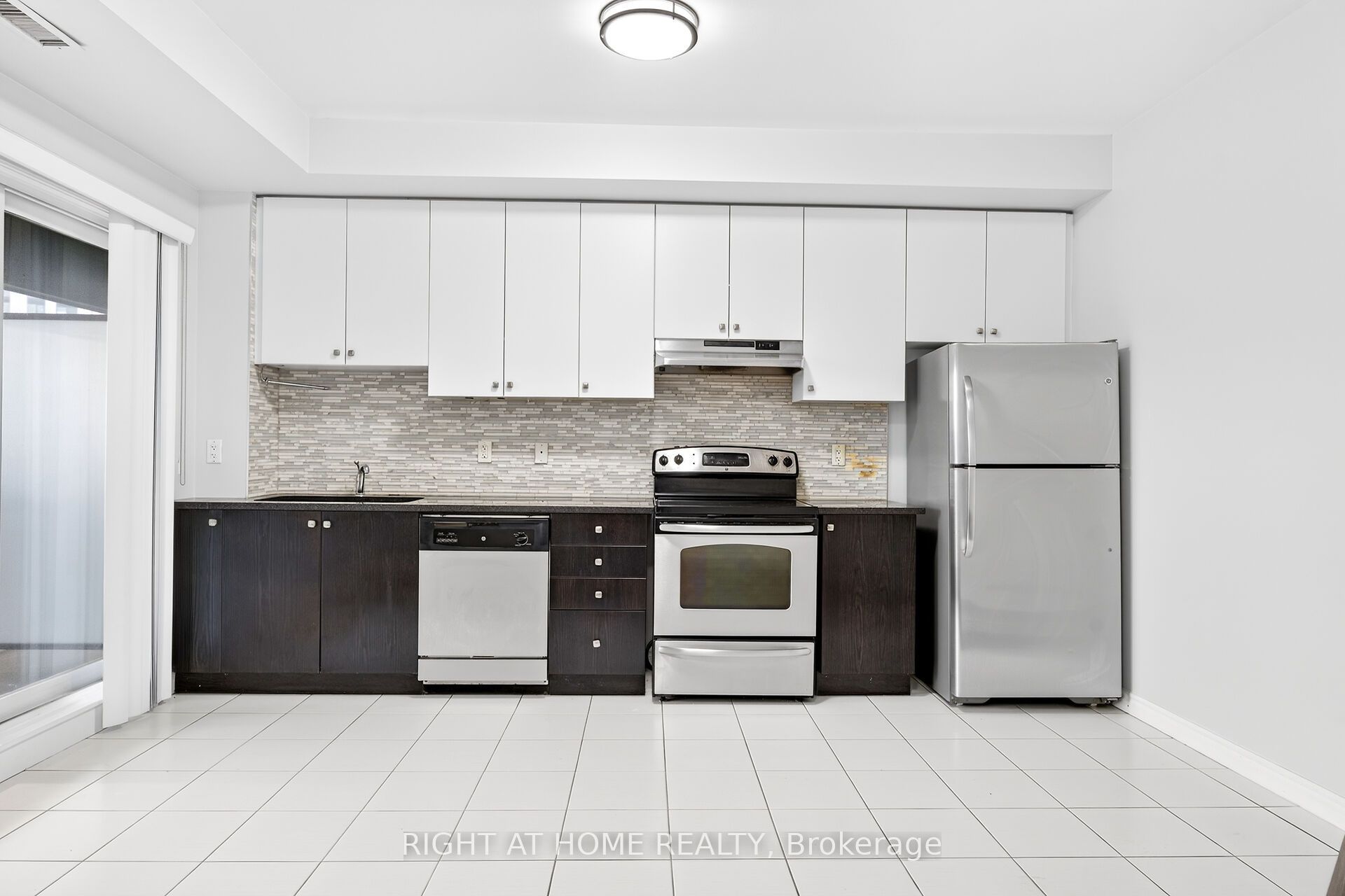 570 Lolita Gardens 430, Mississauga, ON L5A 0A1 photo 3