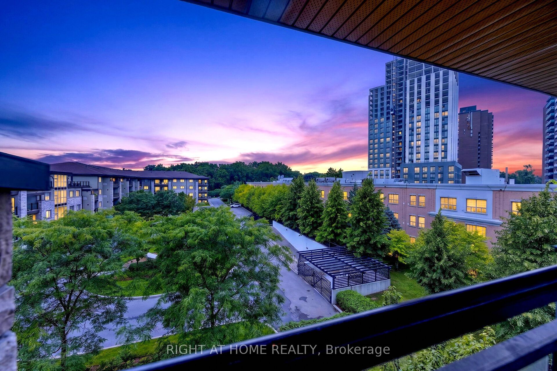 570 Lolita Gardens 430, Mississauga, ON L5A 0A1 photo 5
