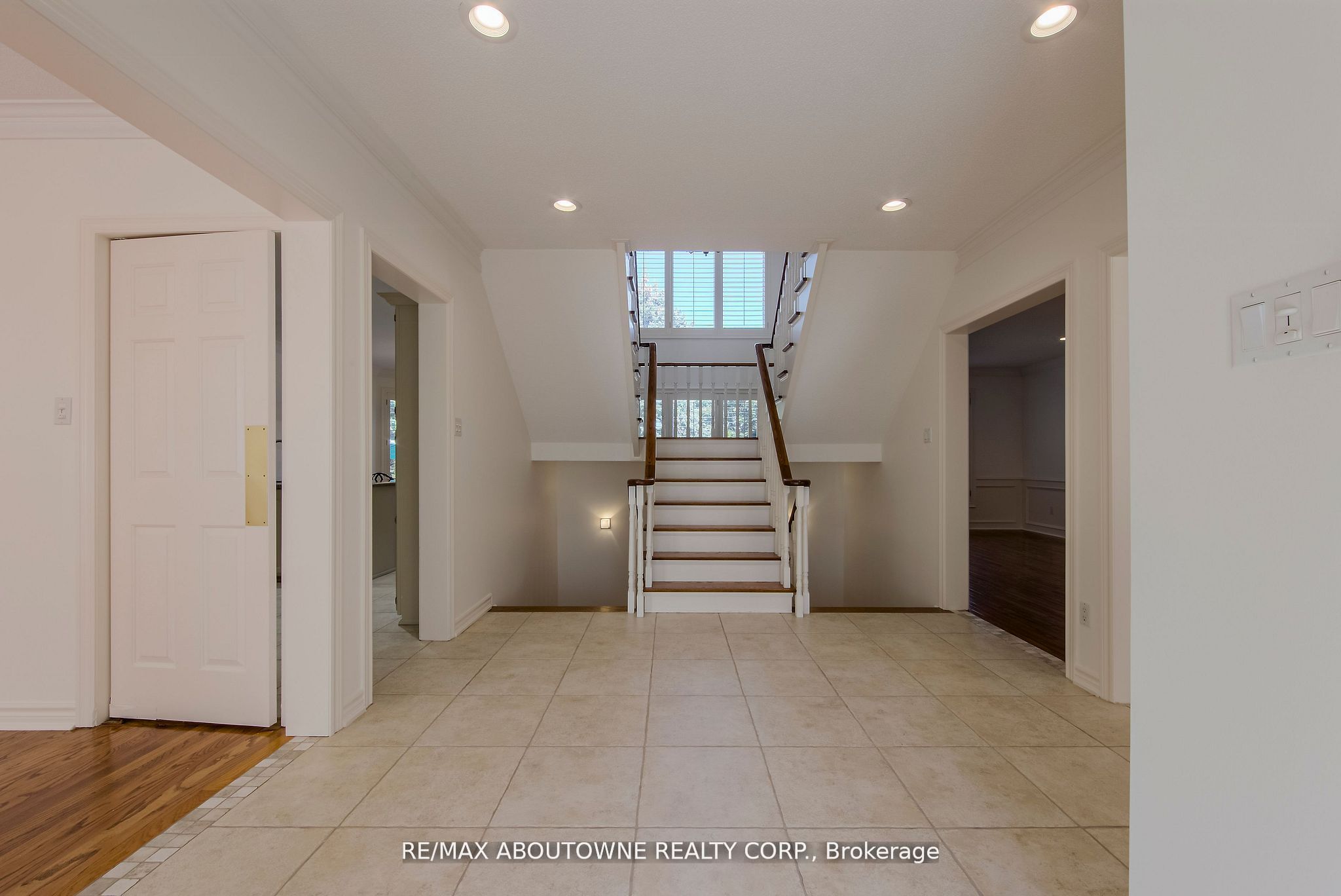 1487 The Links Drive, Oakville, ON L6M 2P2 photo 3