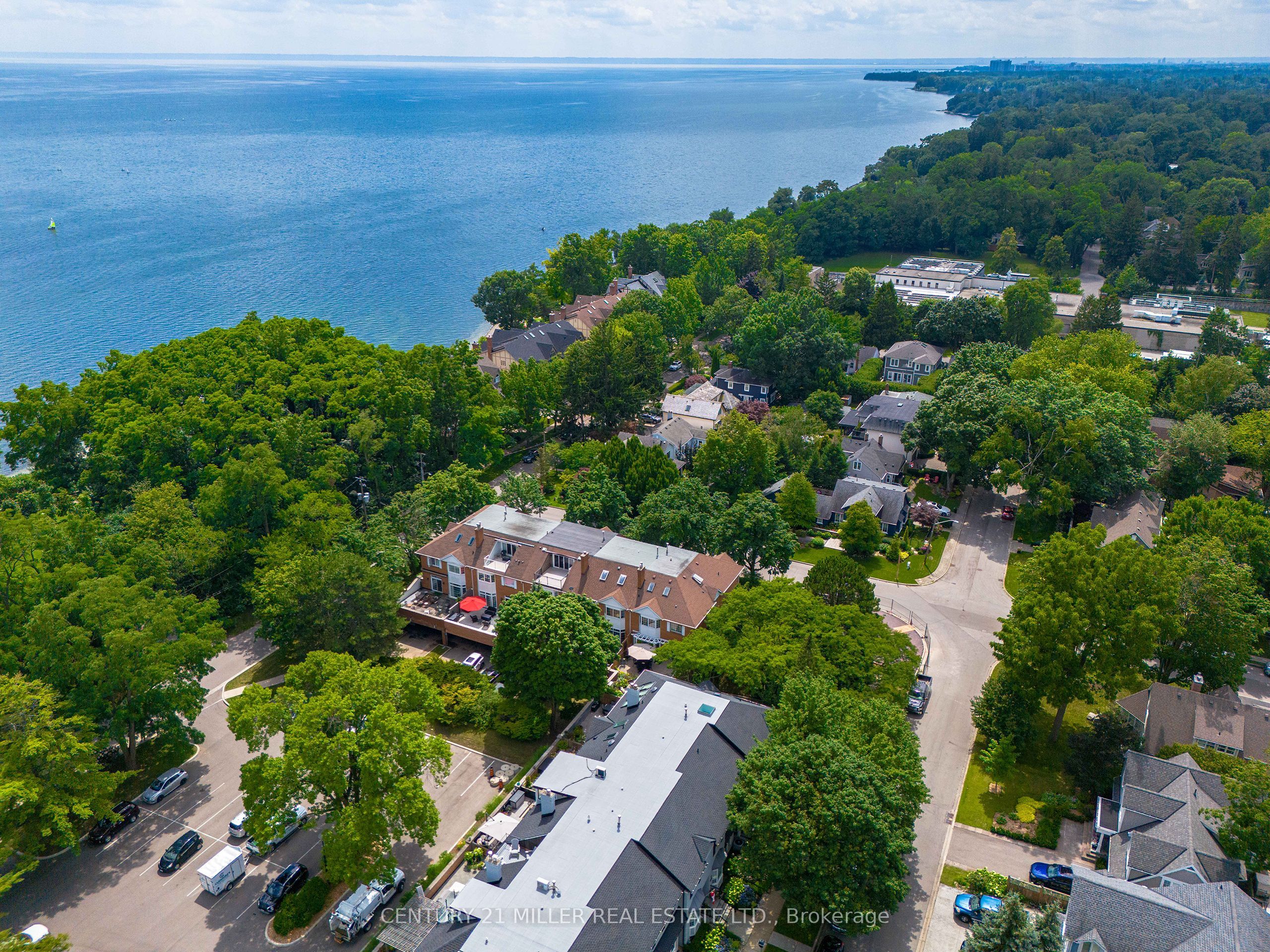 23 Chisholm Street, Oakville, ON L6K 3W2