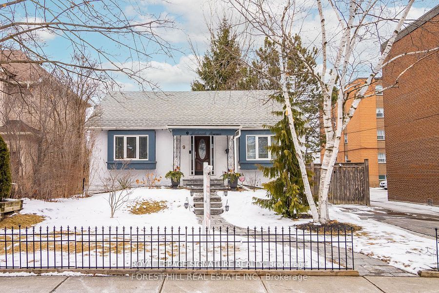 9 Mohawk Avenue Lower, Mississauga, ON L5G 3R5