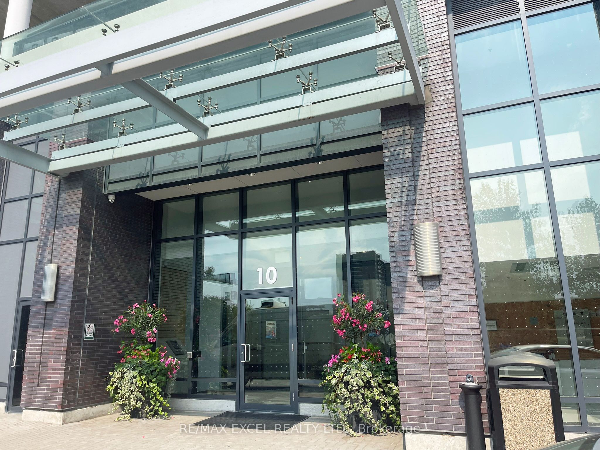 10 Gibbs Road 1013, Toronto, ON M9B 0E2 photo 2