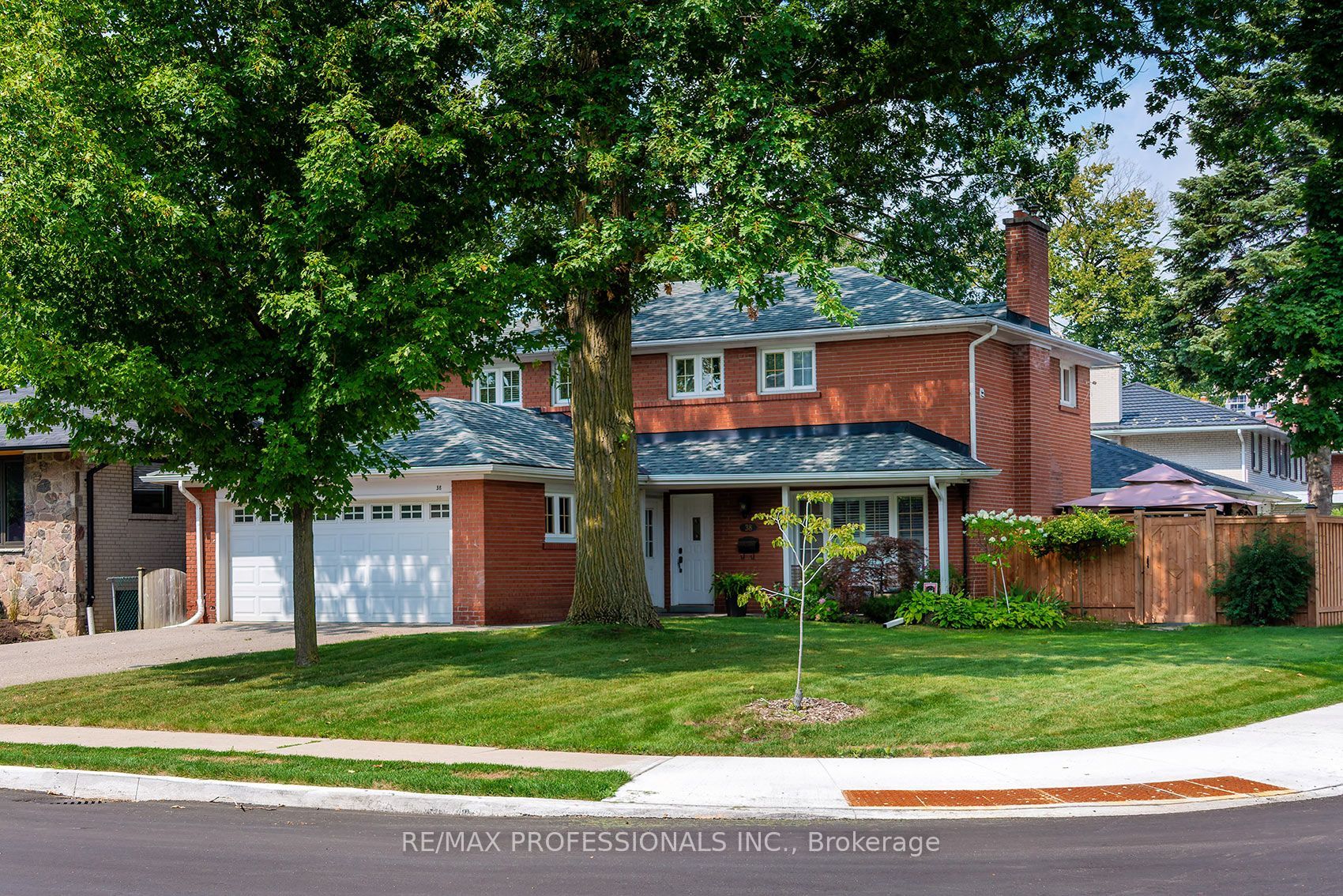 38 Boxwood Road, Toronto, ON M9C 2W5