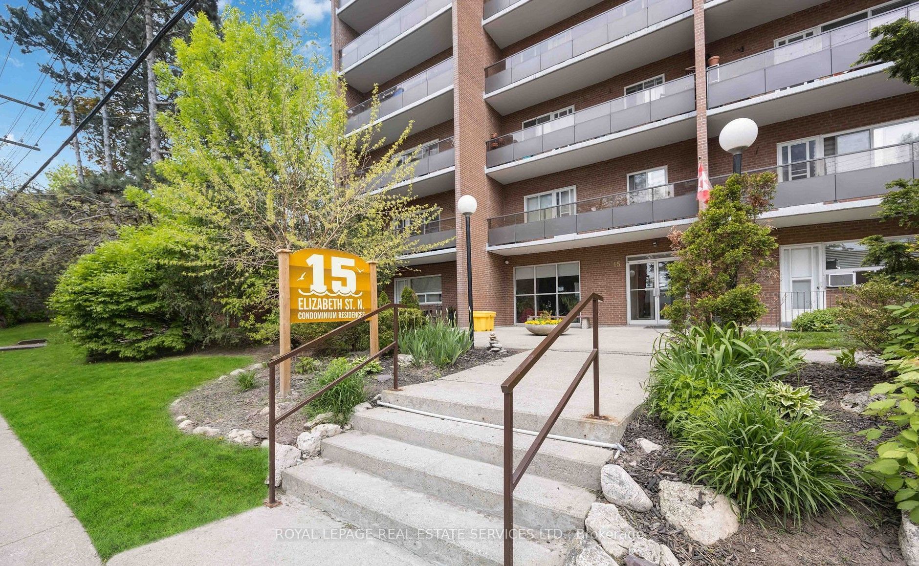 15 Elizabeth Street N 203, Mississauga, ON L5G 2Z3