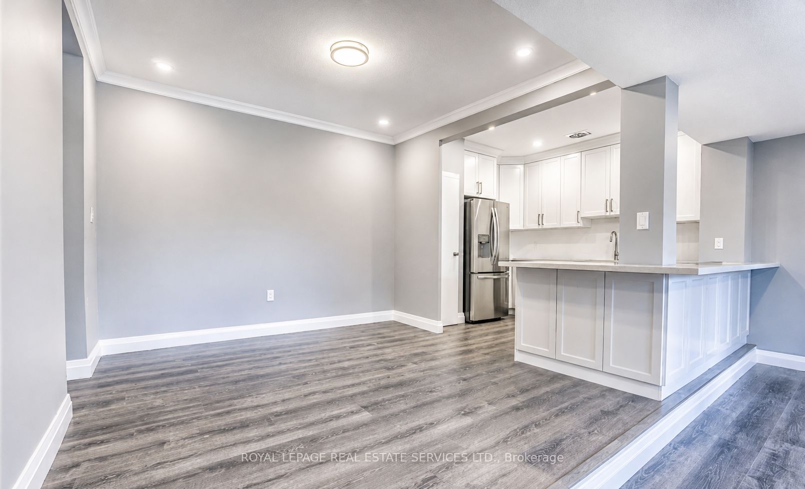 15 Elizabeth Street N 203, Mississauga, ON L5G 2Z3 photo 3