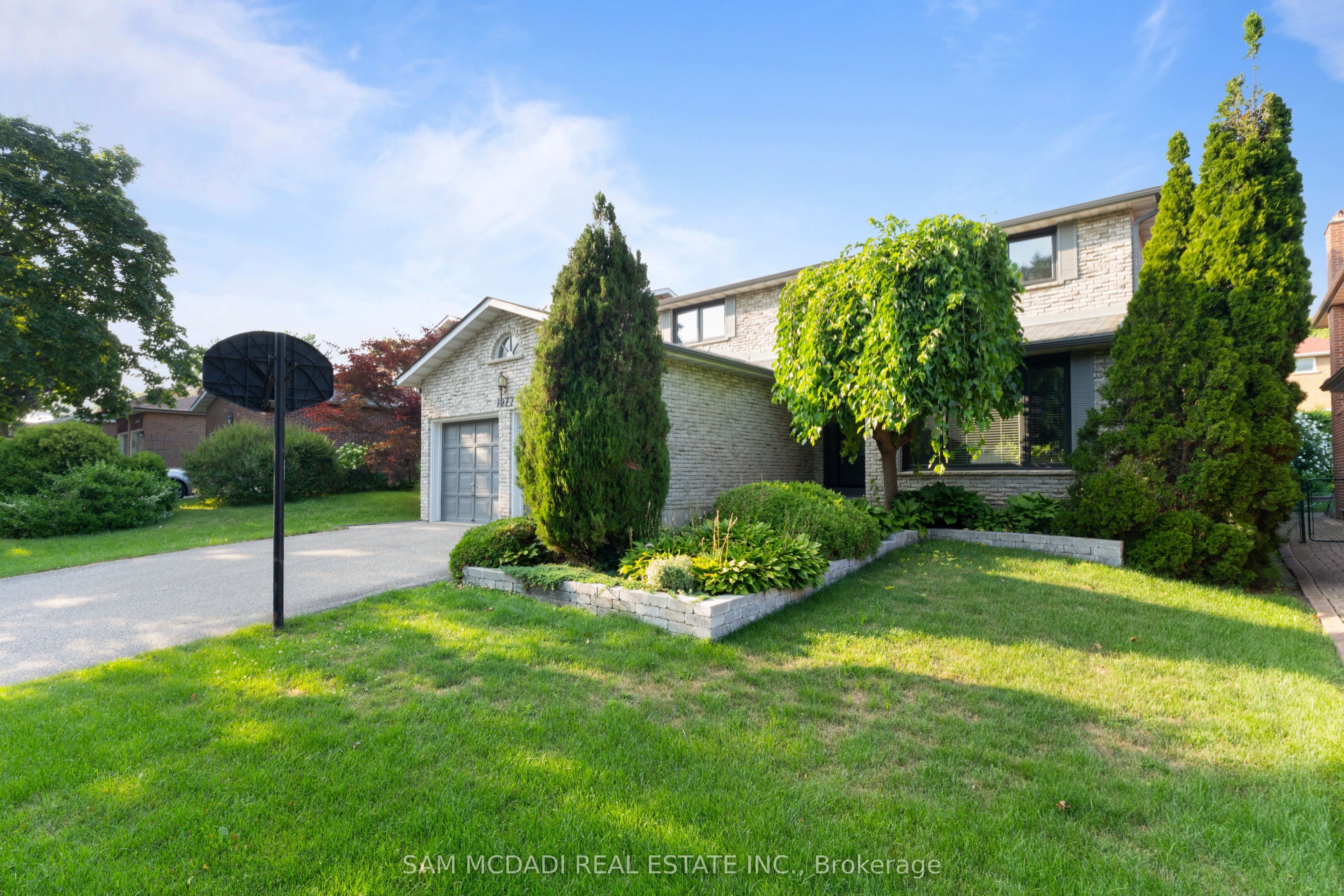 1077 Saginaw Crescent, Mississauga, ON L5H 3W4 photo 2