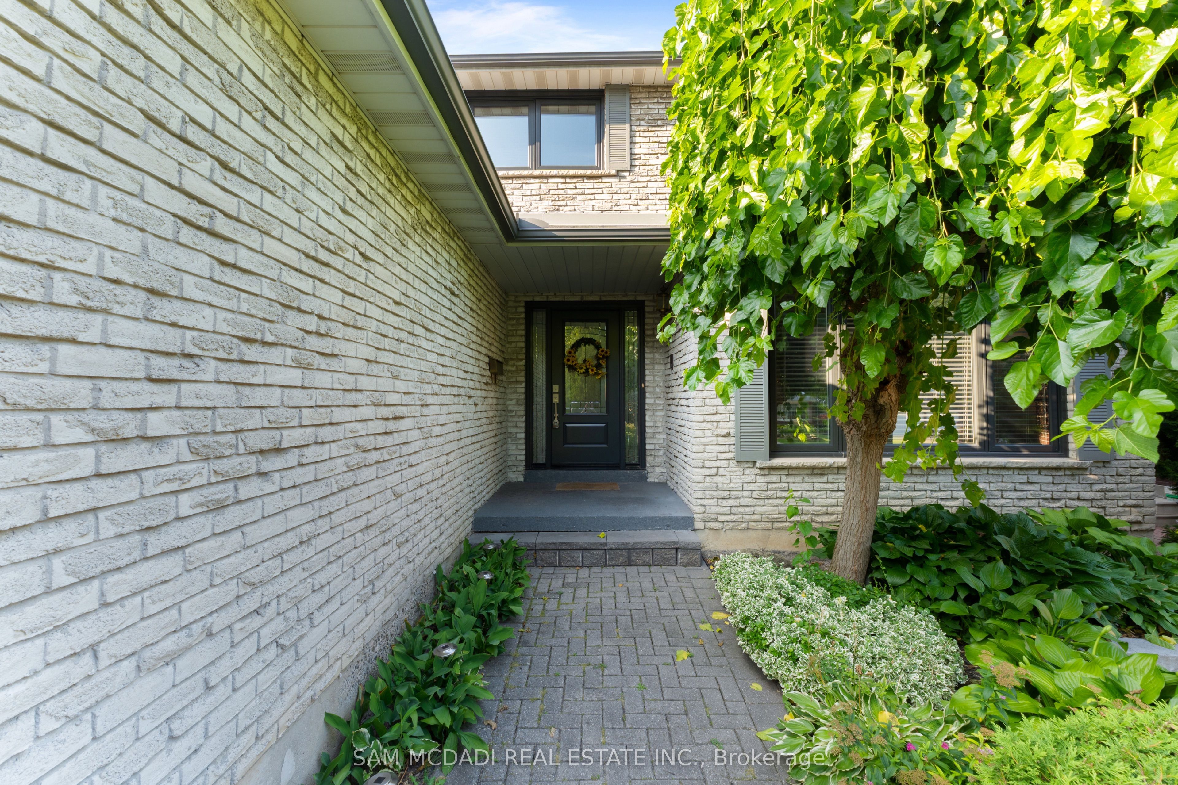 1077 Saginaw Crescent, Mississauga, ON L5H 3W4 photo 3