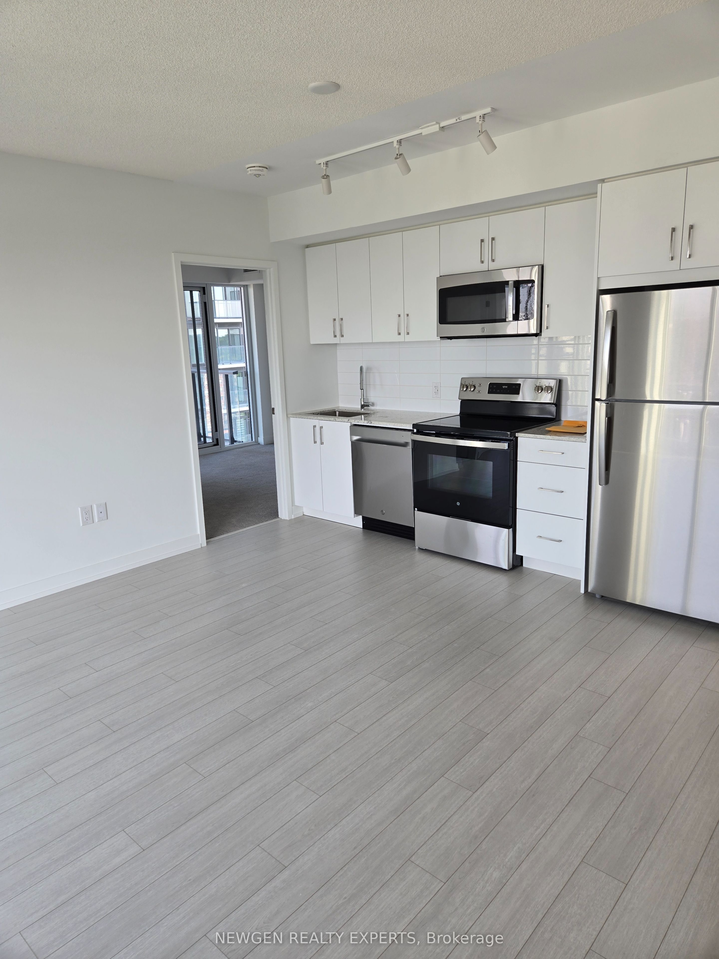 4010 Eglinton Avenue W 1104, Toronto, ON M9A 0G5 photo 3