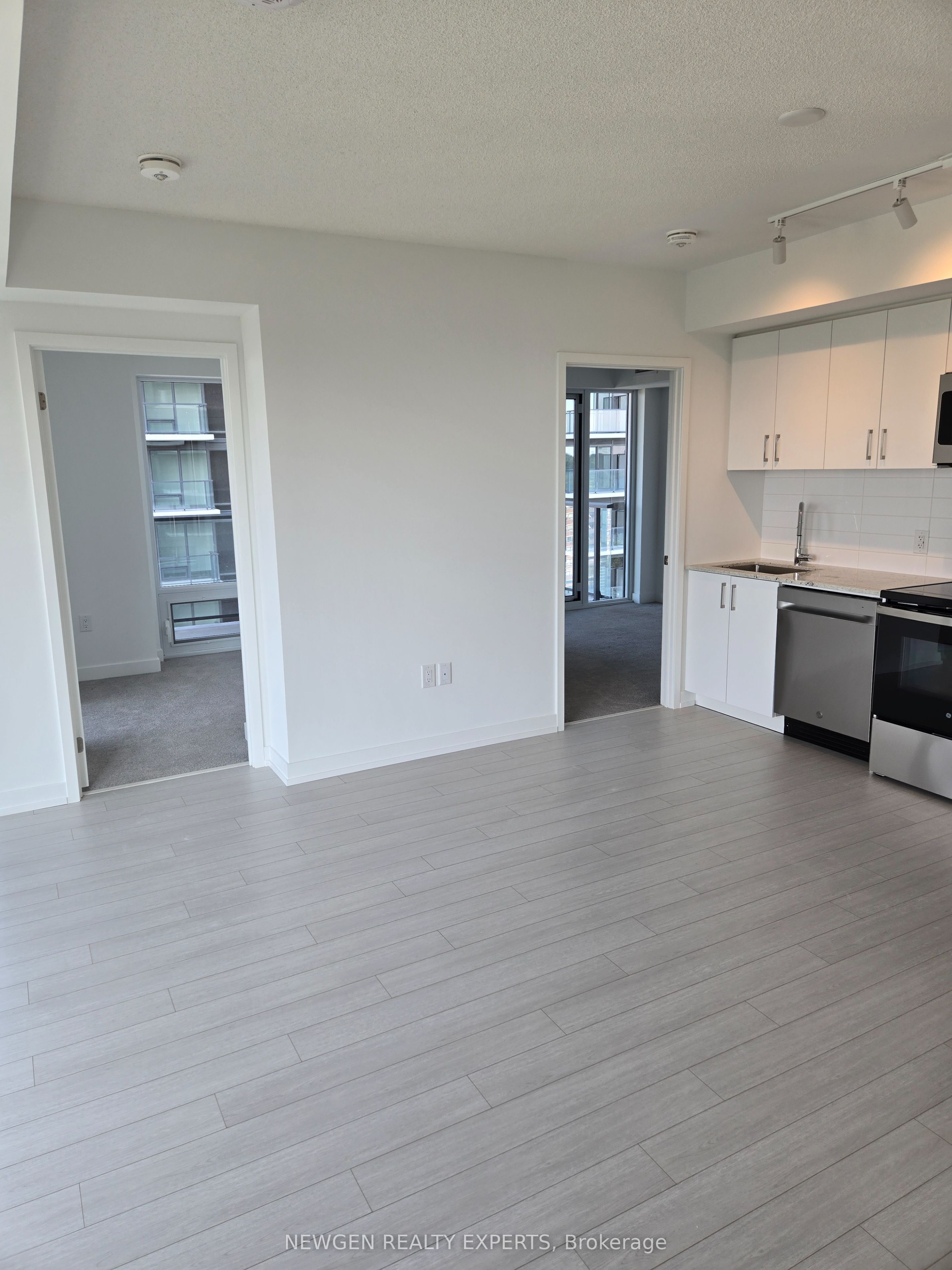 4010 Eglinton Avenue W 1104, Toronto, ON M9A 0G5 photo 4
