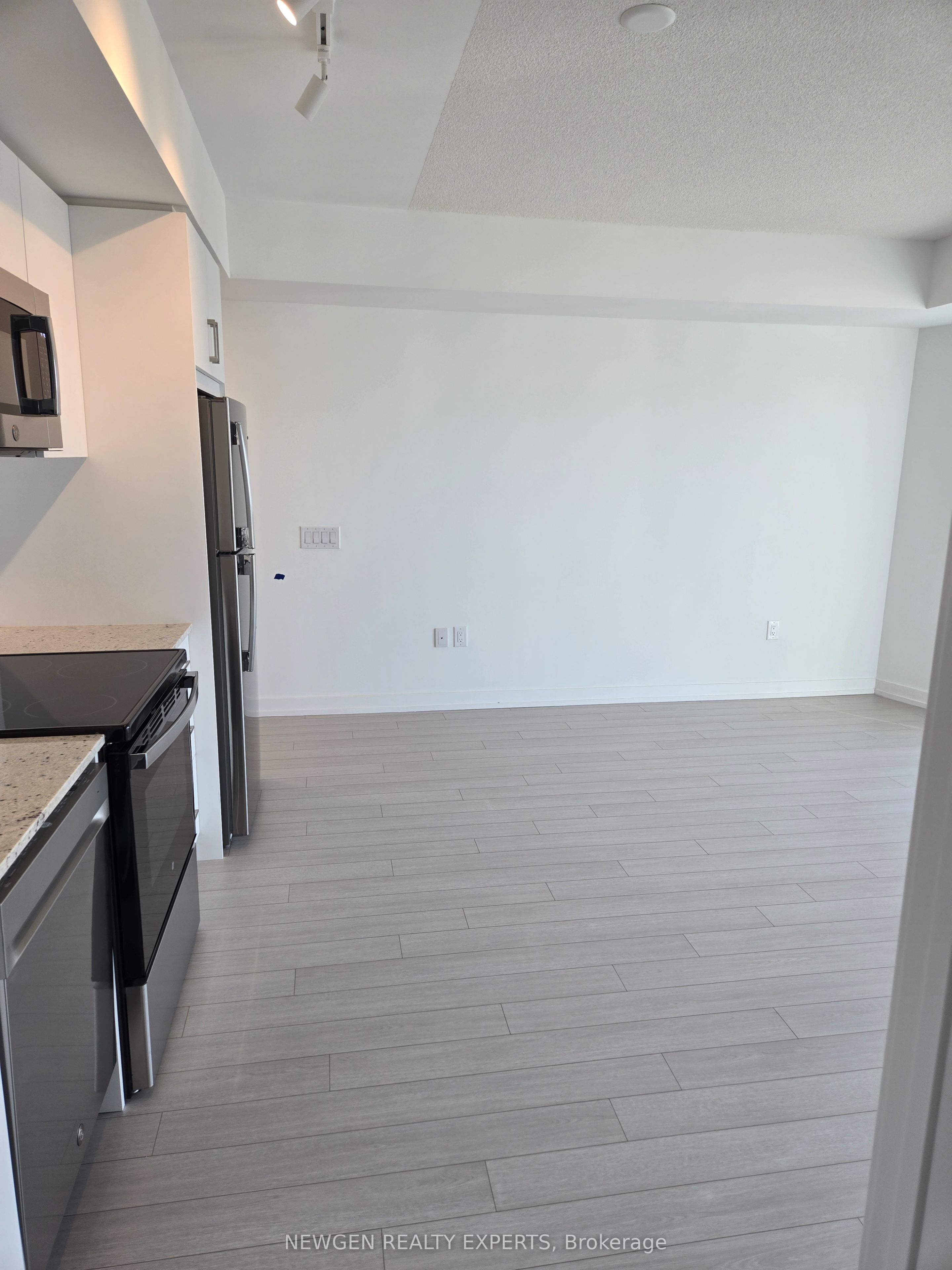 4010 Eglinton Avenue W 1104, Toronto, ON M9A 0G5 photo 5