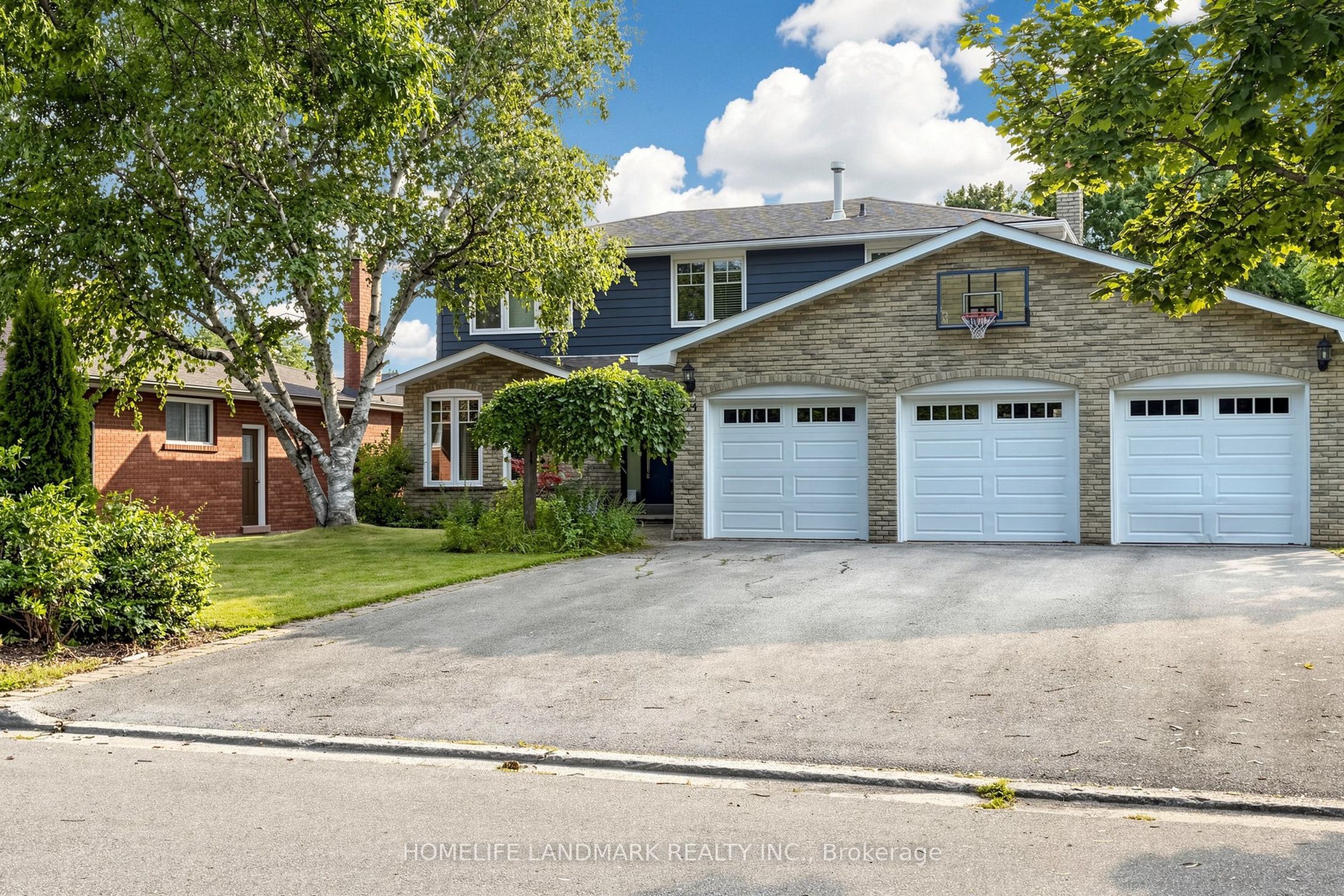 224 Valleyview Court, Oakville, ON L6L 5H8