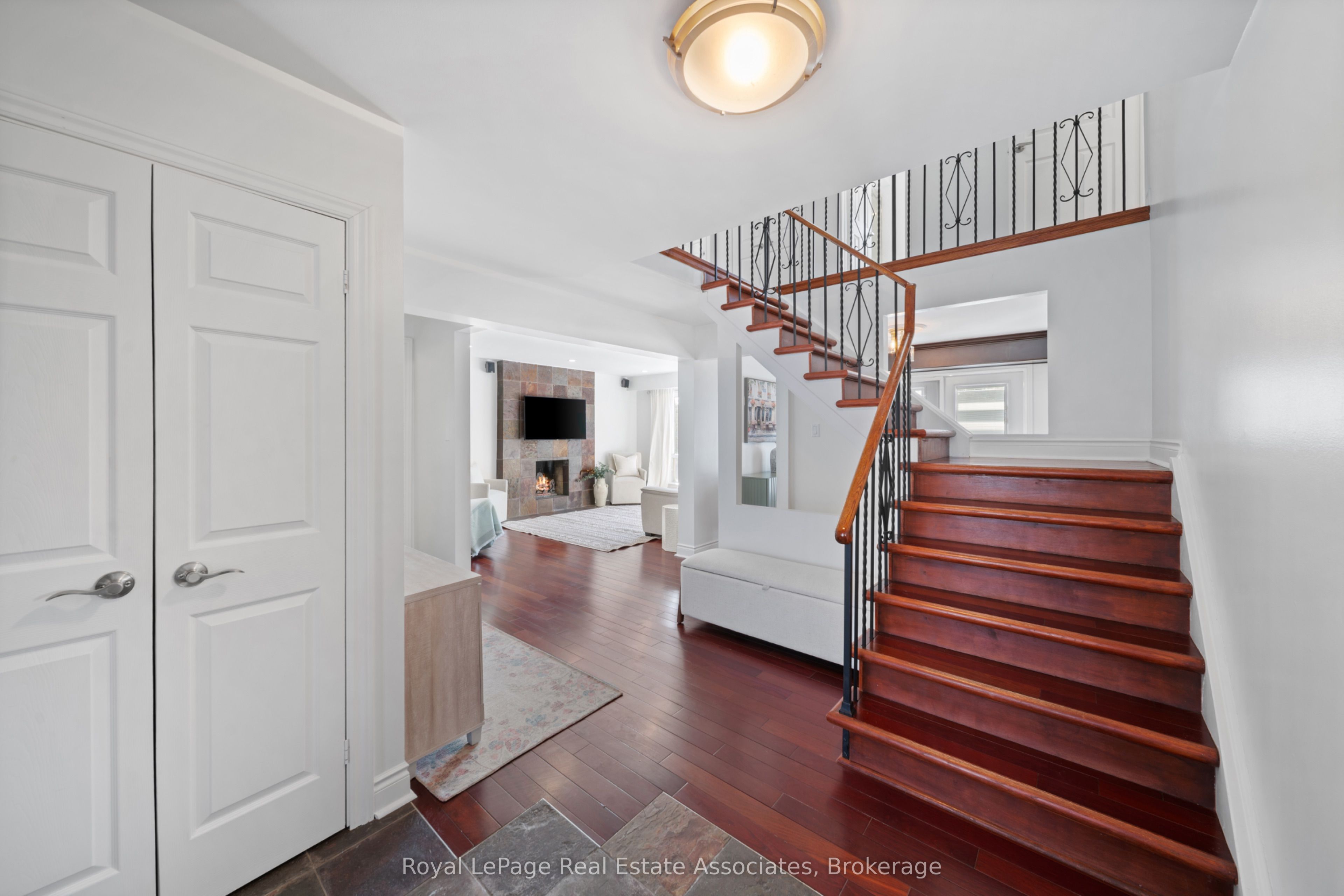 1550 Woodeden Drive, Mississauga, ON L5H 2V3 photo 3
