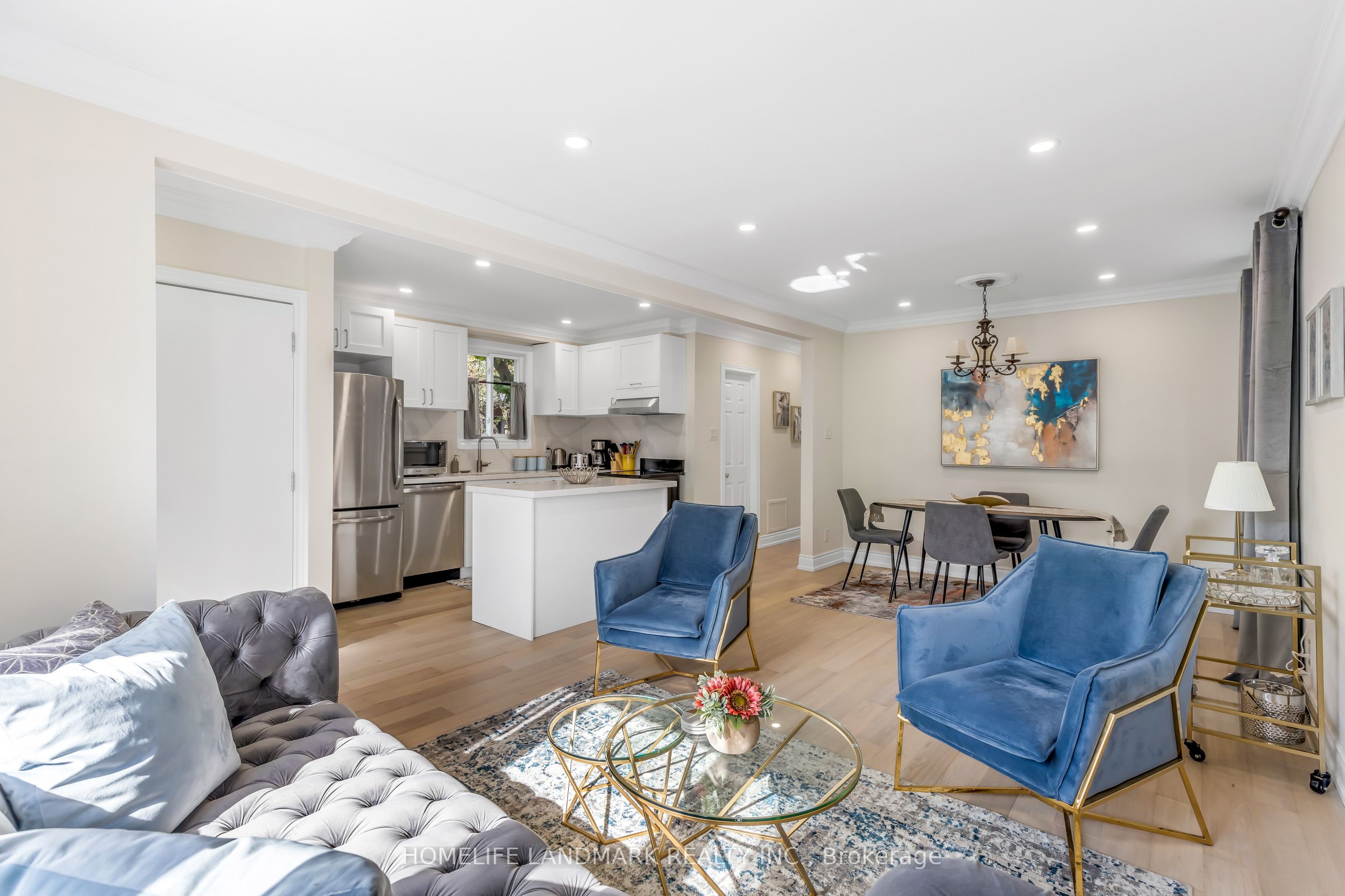 34 Ringley Avenue, Toronto, ON M8Y 1P1