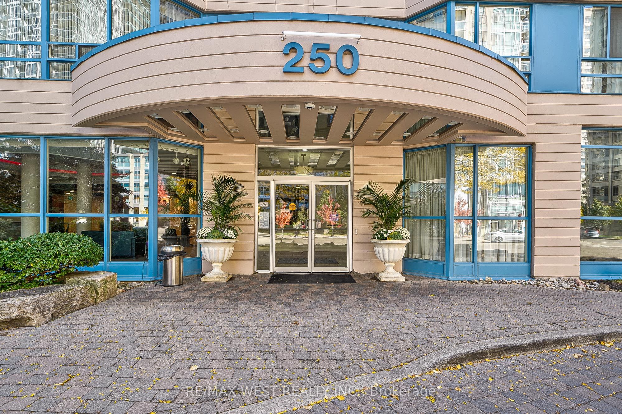 250 Webb Drive 503, Mississauga, ON L5B 3Z4 photo 3