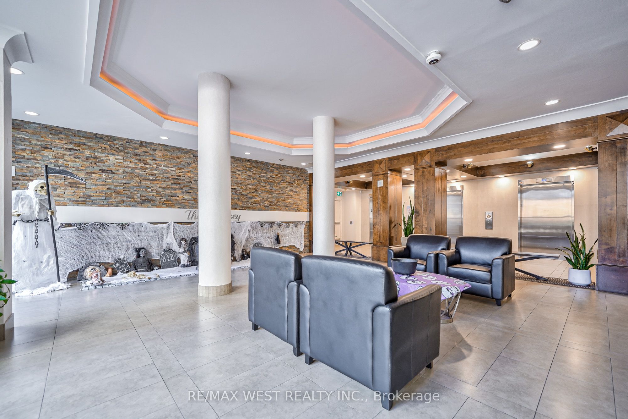 250 Webb Drive 503, Mississauga, ON L5B 3Z4 photo 5