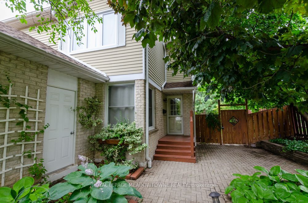 510 Beaver Court, Milton, ON L9T 4A9 photo 2