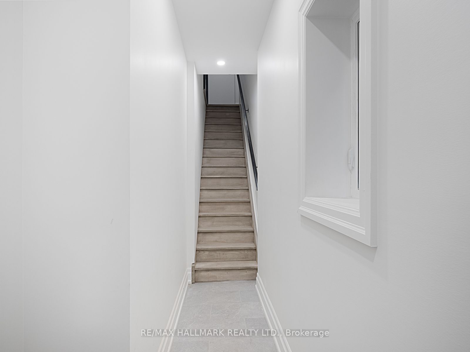 547 Indian Road Unit 3, Toronto, ON M6P 2B9 photo 3
