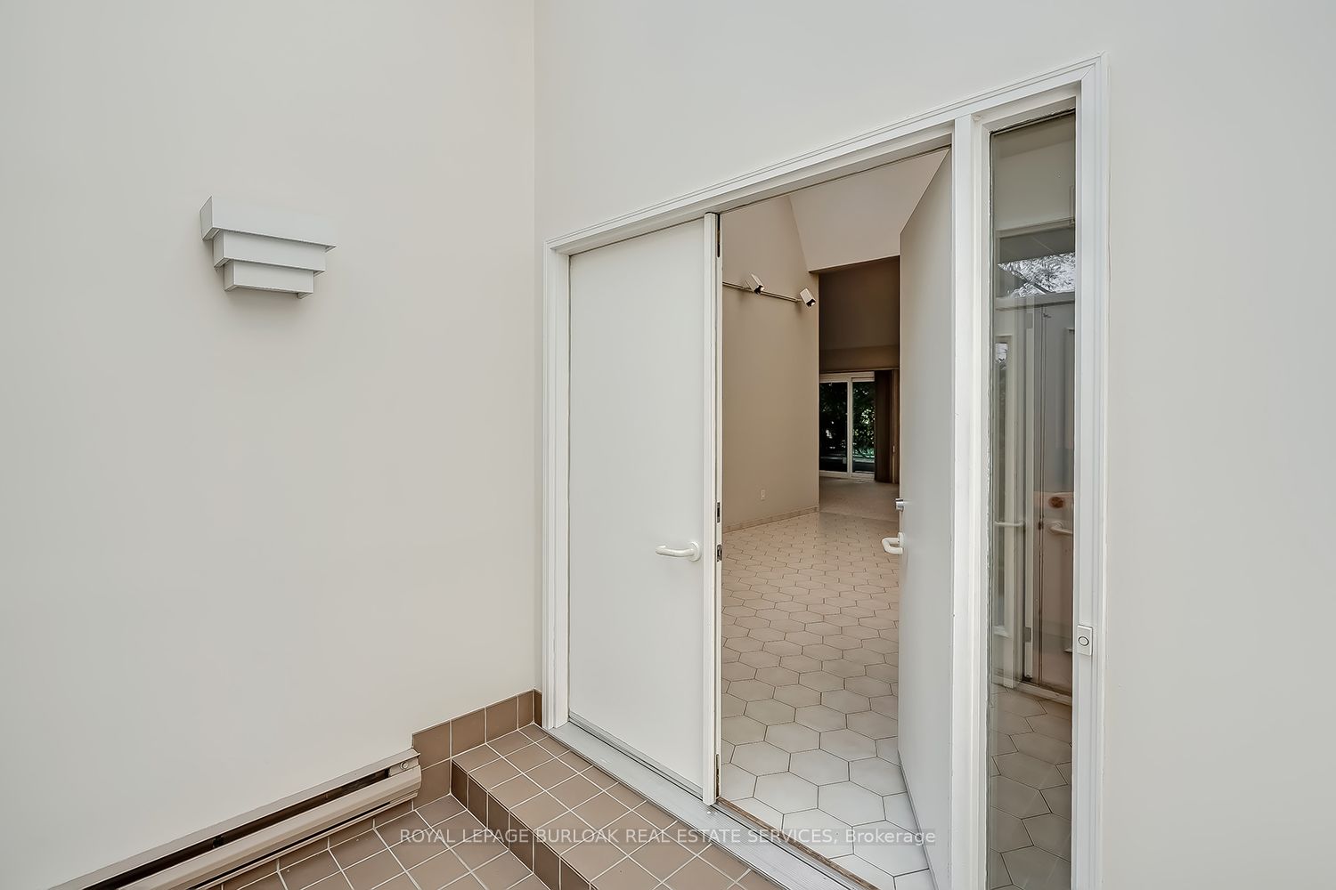 4189 Inglewood Drive, Burlington, ON L7L 1E3 photo 3