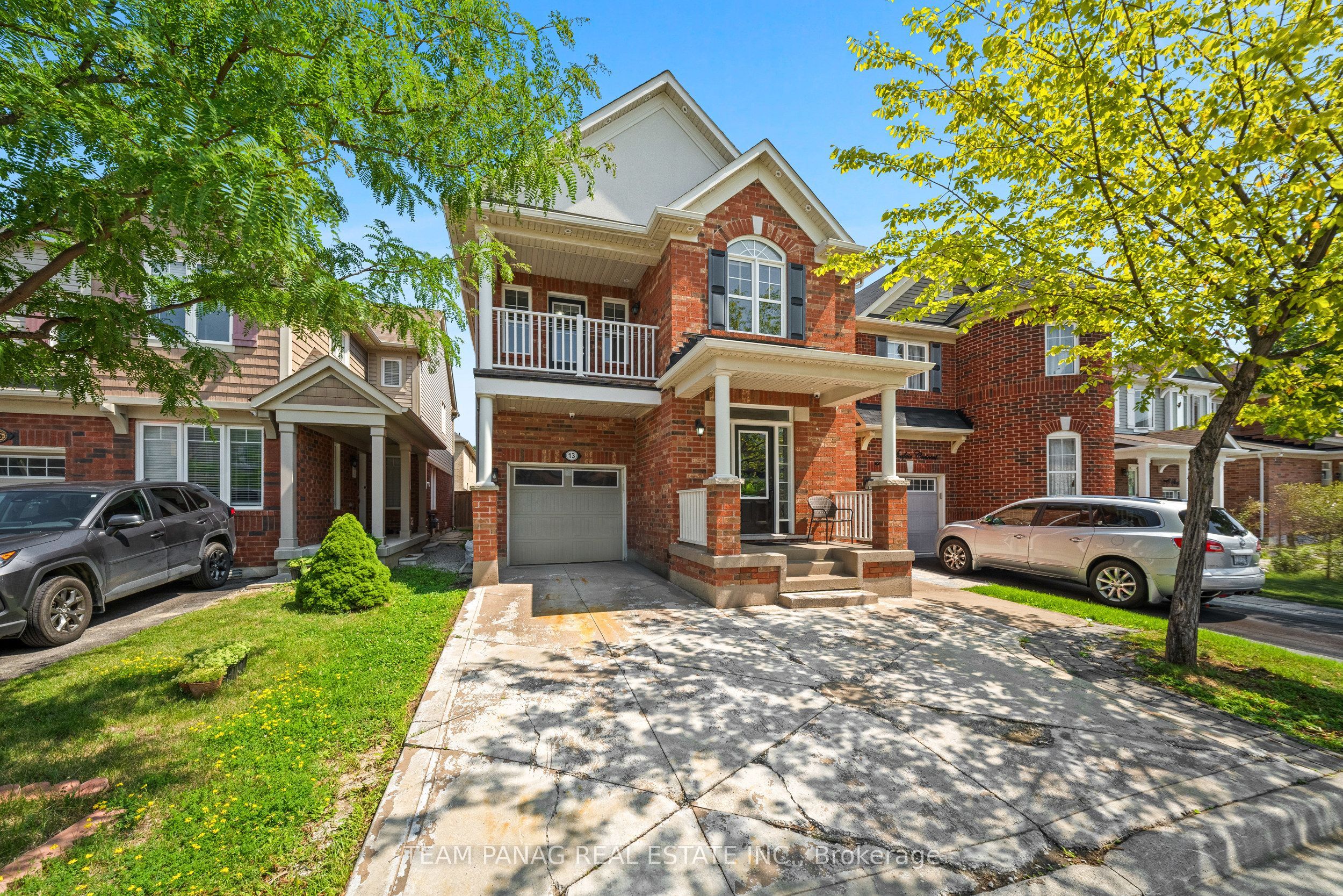13 Seafair Crescent, Brampton, ON L6Y 5W2 photo 2