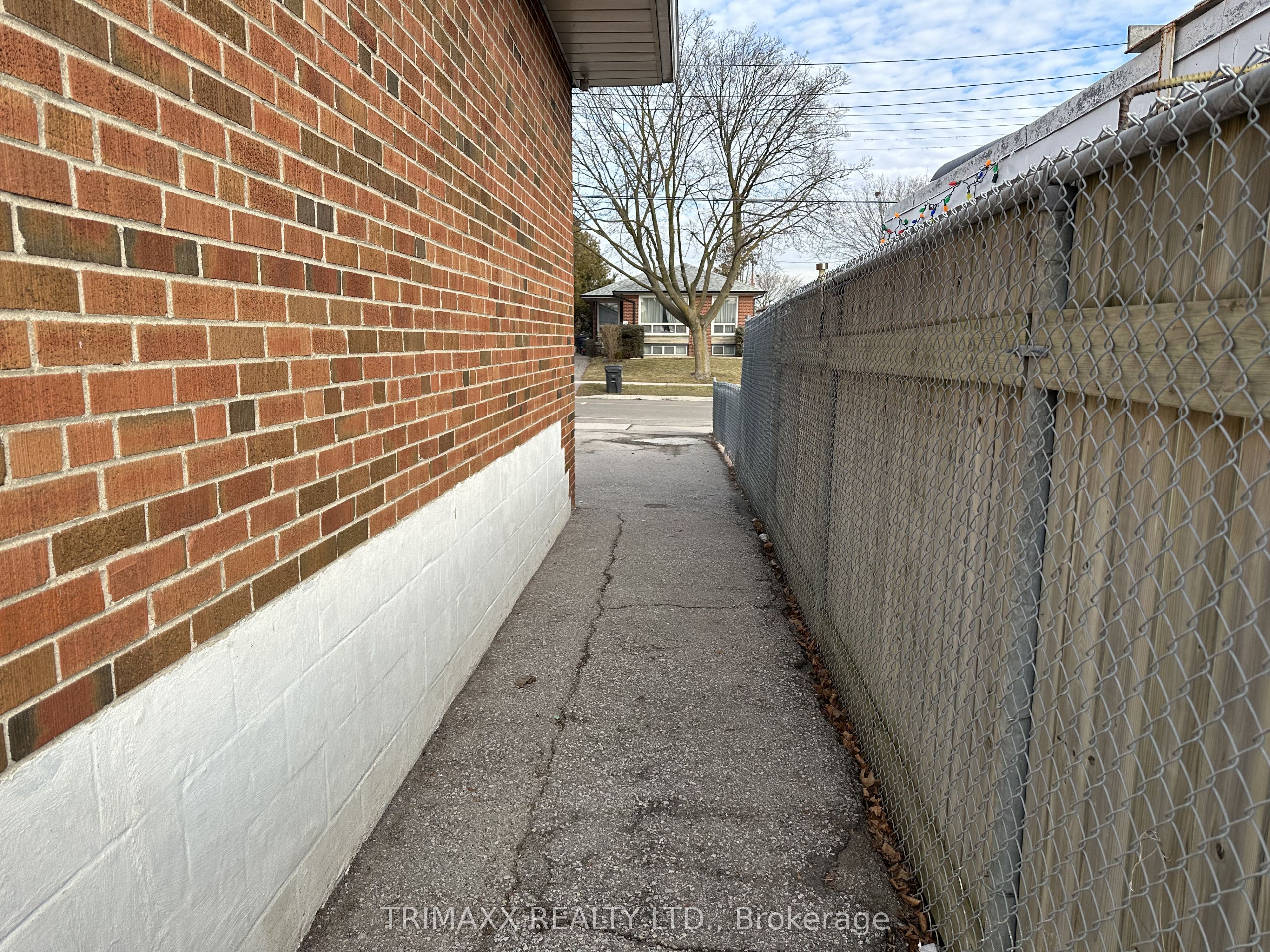 93 Jeffcoat Drive BSMT, Toronto, ON M9W 3B9 photo 2
