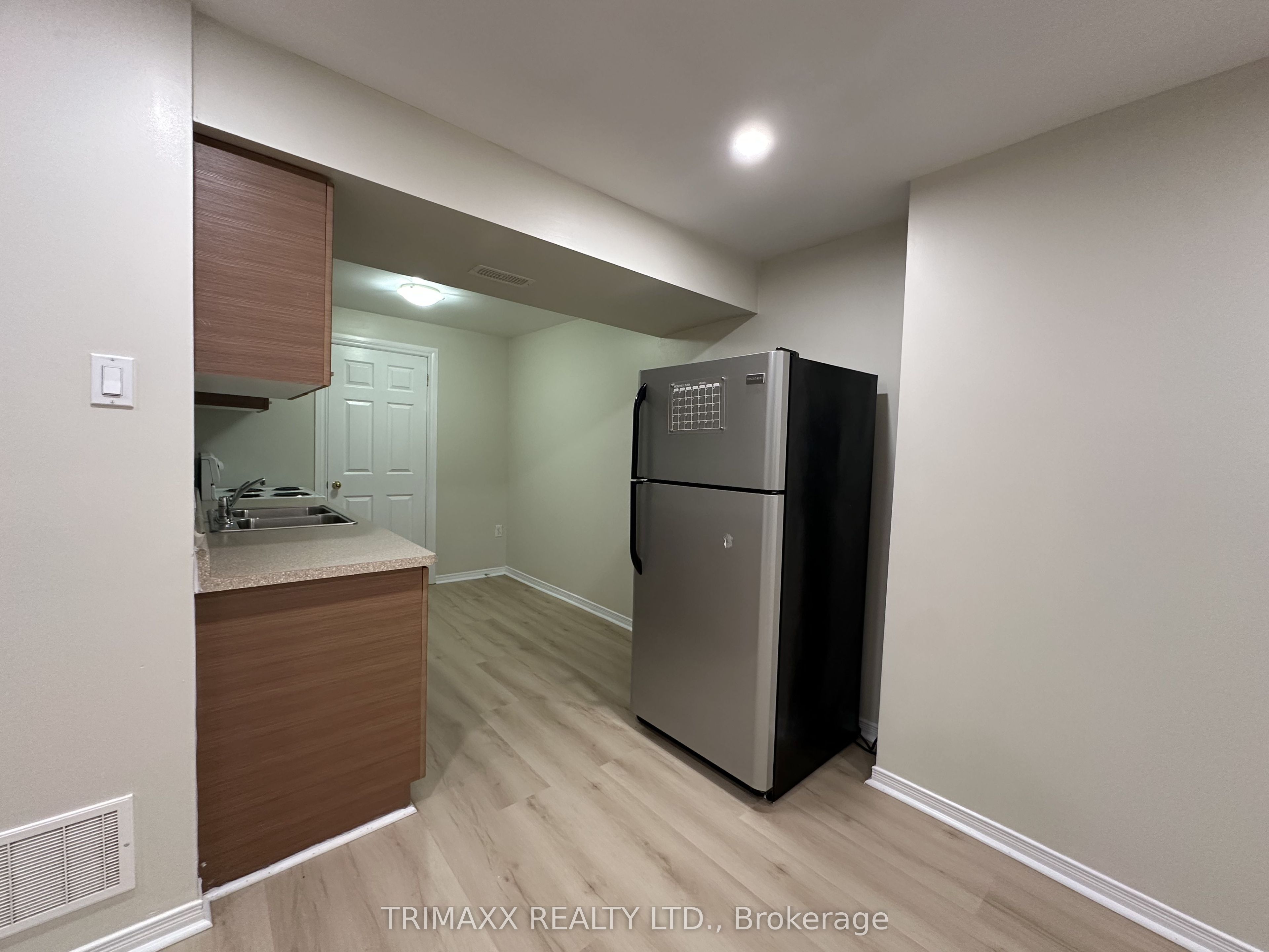 93 Jeffcoat Drive BSMT, Toronto, ON M9W 3B9 photo 5