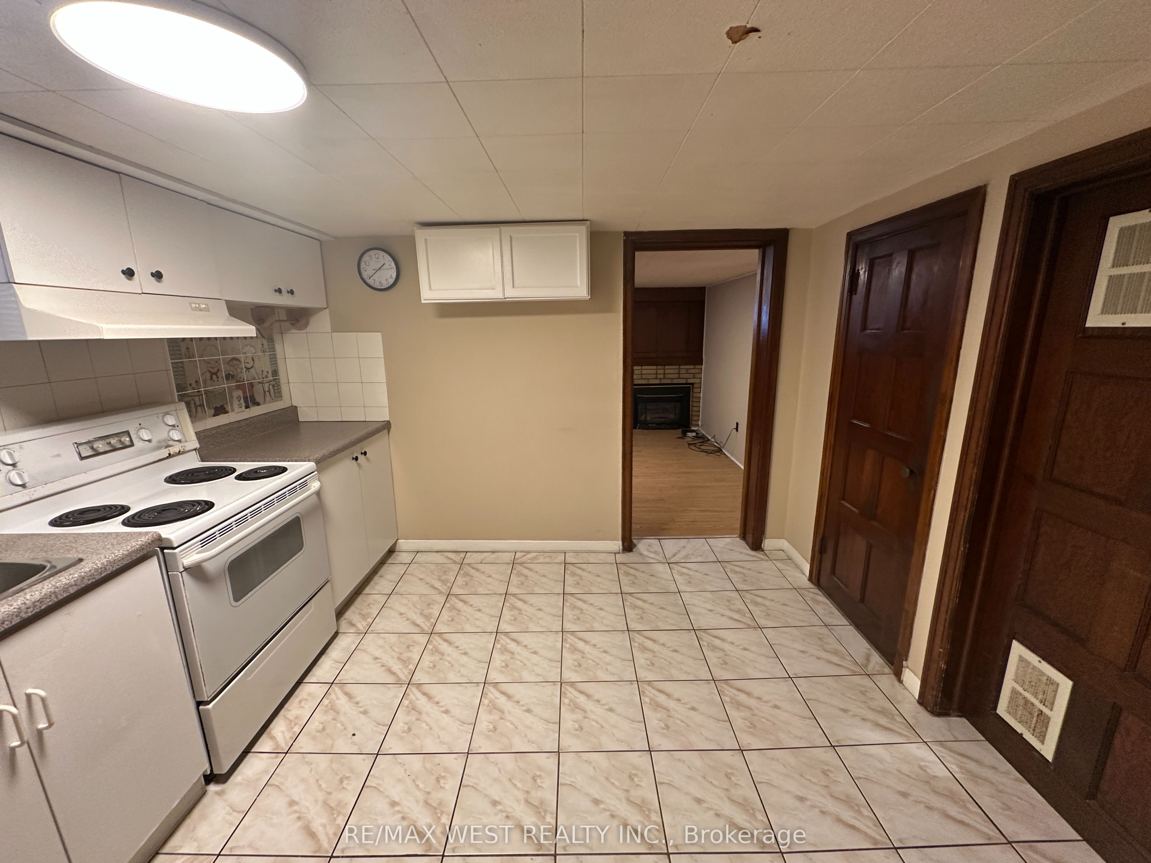 28 Snider Avenue Lower, Toronto, ON M6E 4R9 photo 3