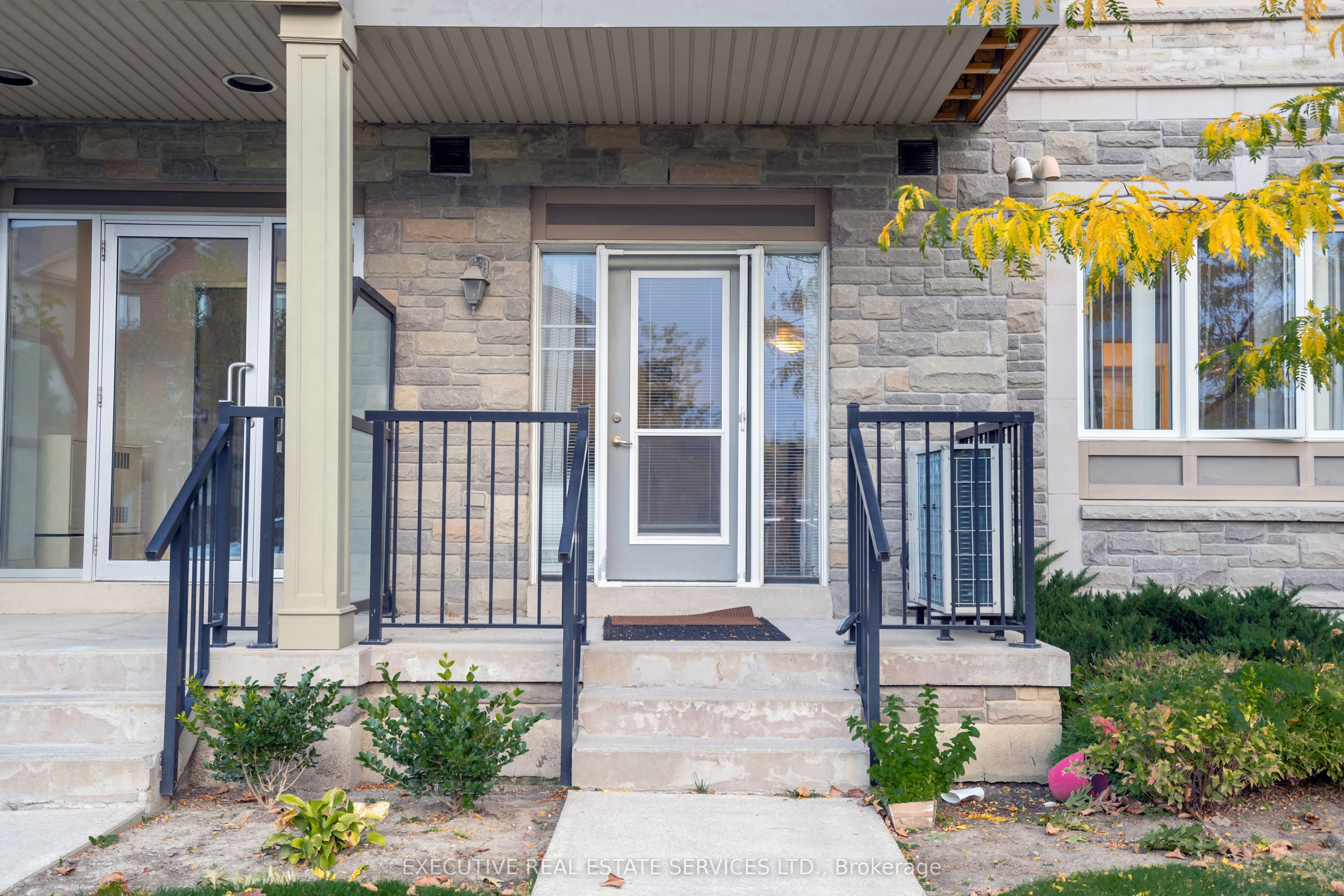 5705 Long Valley Road 107, Mississauga, ON L5M 0L8 photo 4